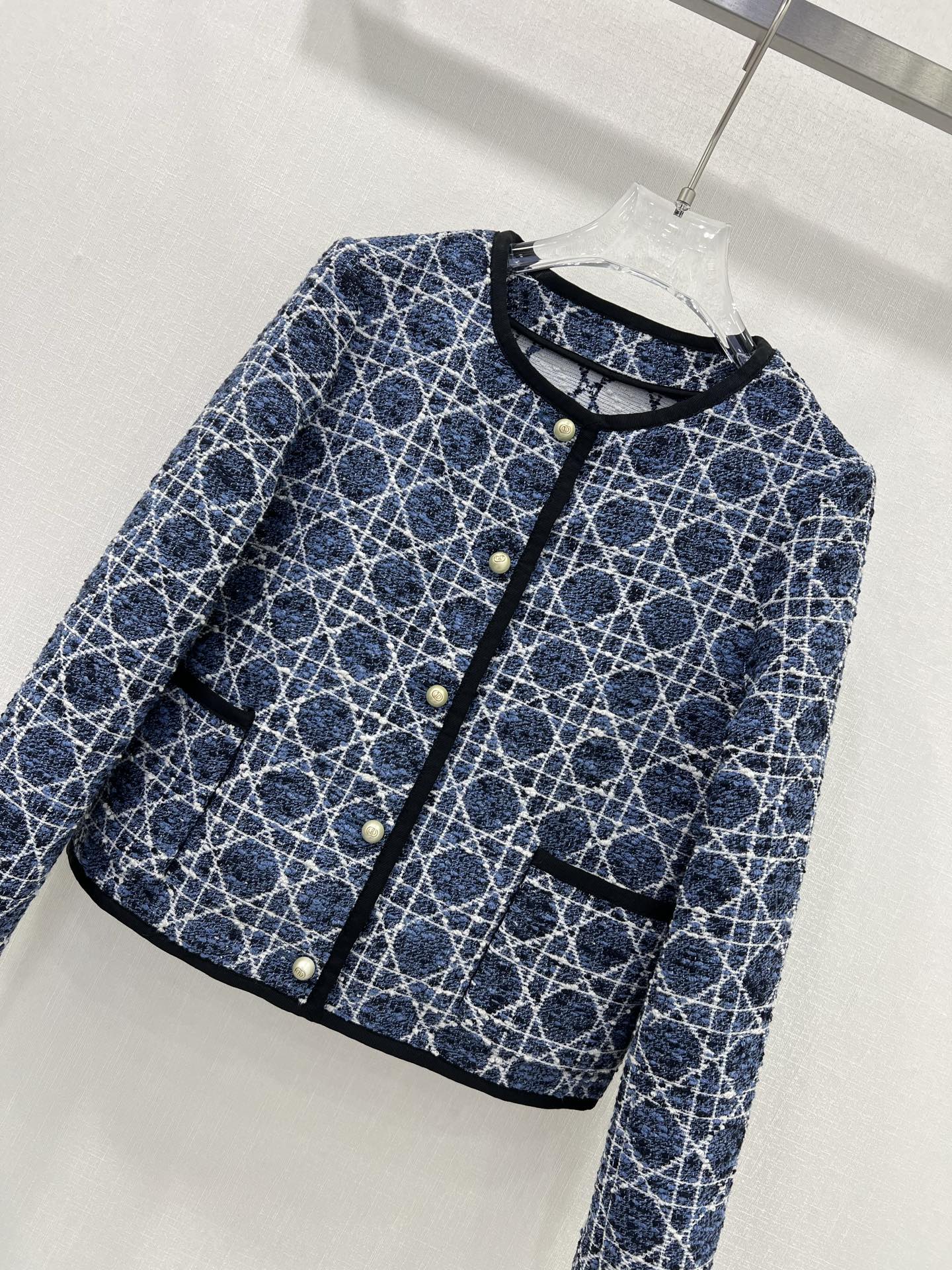 🔥🔥Dio*25新款藤格纹圆领洋装外套  定制YB进口粗纺毛呢材质  高级品相  正肩垫肩版型设计贴合身