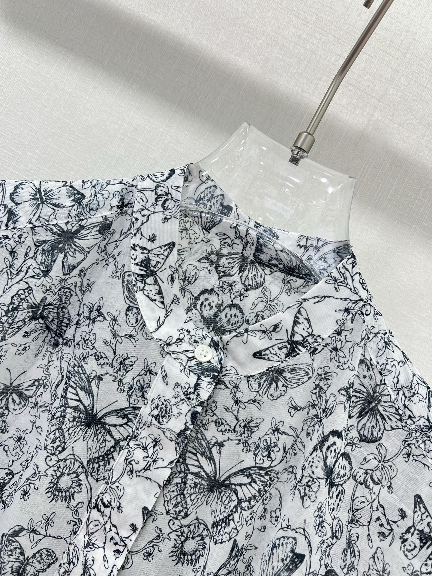 🔥🔥Dio*25新款纯棉衬衣  蝴蝶印花蝙蝠袖🦇长袖衬衫 手感柔软细腻有质感，上身舒适透气，质感非常好👍