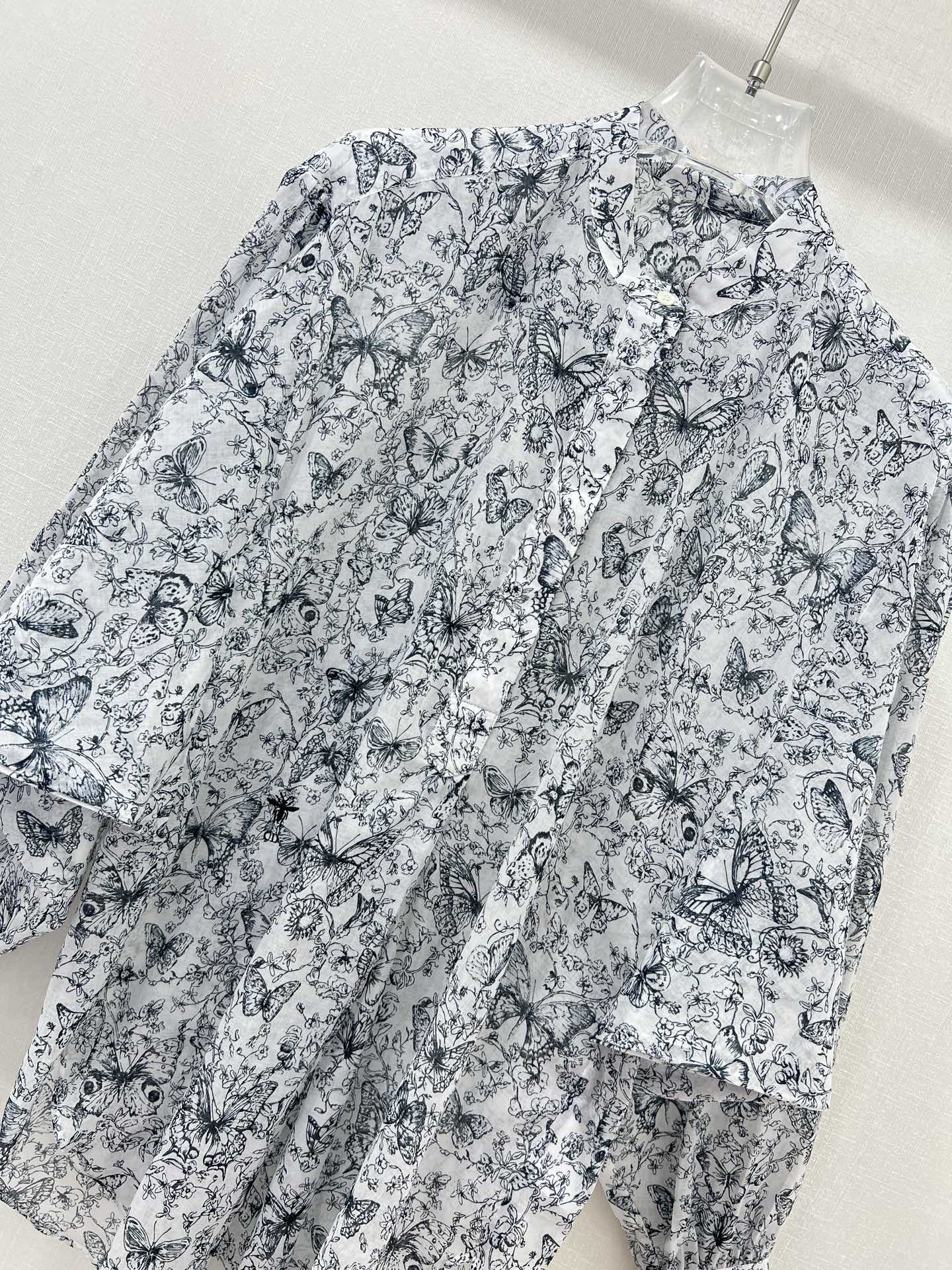 🔥🔥Dio*25新款纯棉衬衣  蝴蝶印花蝙蝠袖🦇长袖衬衫 手感柔软细腻有质感，上身舒适透气，质感非常好👍