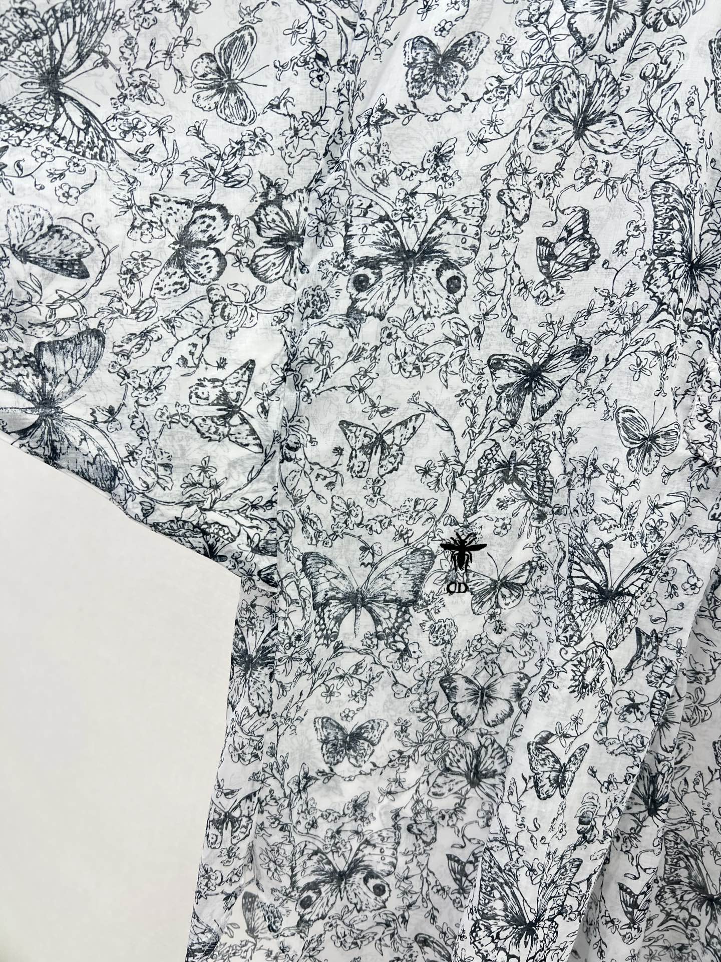 🔥🔥Dio*25新款纯棉衬衣  蝴蝶印花蝙蝠袖🦇长袖衬衫 手感柔软细腻有质感，上身舒适透气，质感非常好👍