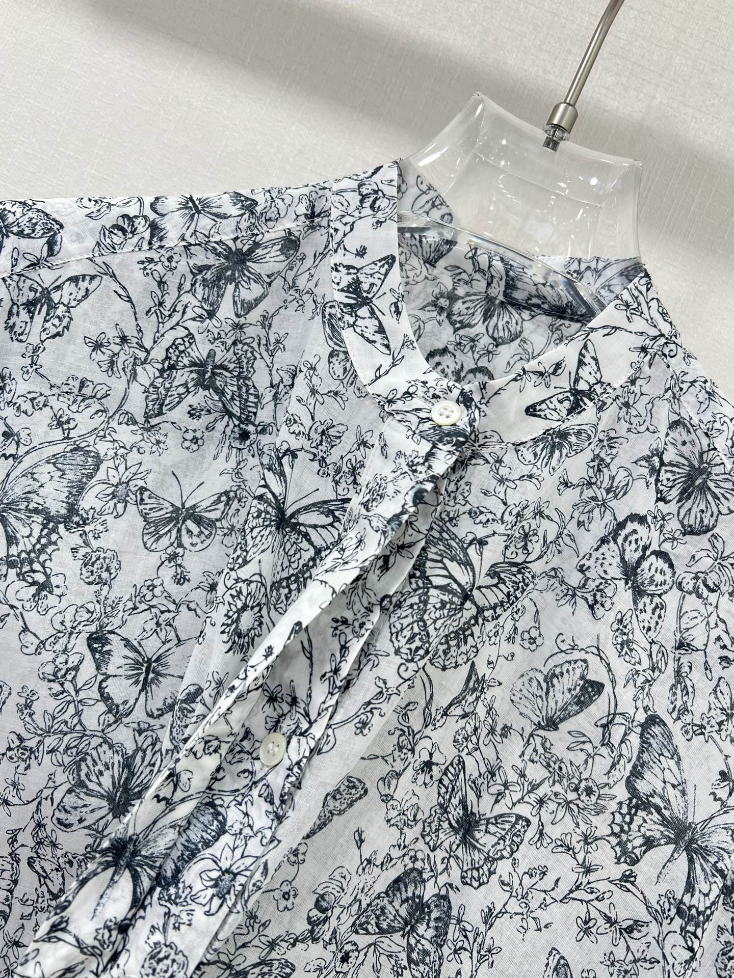 🔥🔥Dio*25新款纯棉衬衣  蝴蝶印花蝙蝠袖🦇长袖衬衫 手感柔软细腻有质感，上身舒适透气，质感非常好👍