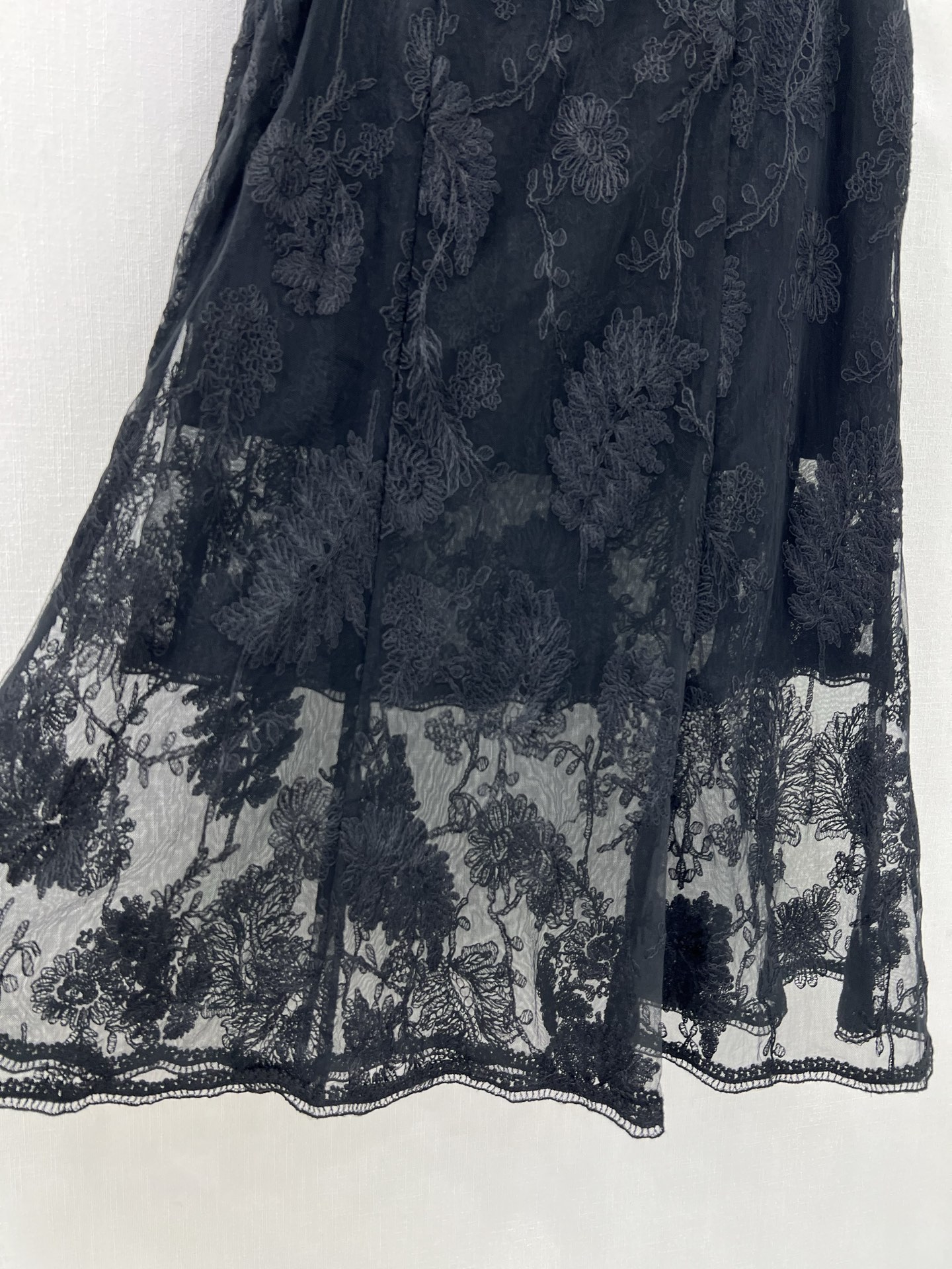 French Lace Half-Dress by P1139: Ermanno Scervino Pack Adds Elegance and Style - 图片 6