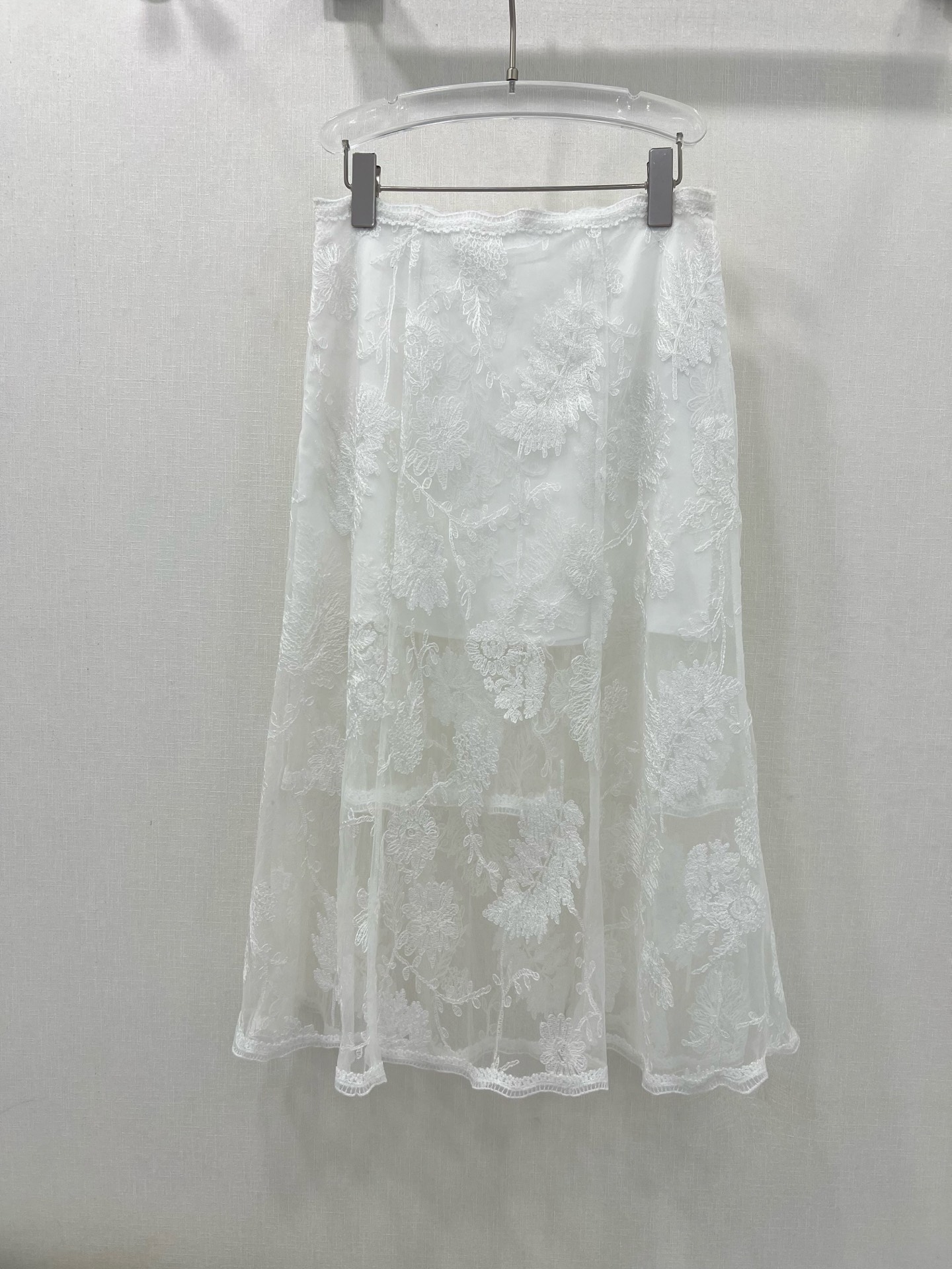 High-End French Lace Half-Dress with Ermanno Scervino Pack: Quality Construction and Stylish Details - 图片 2
