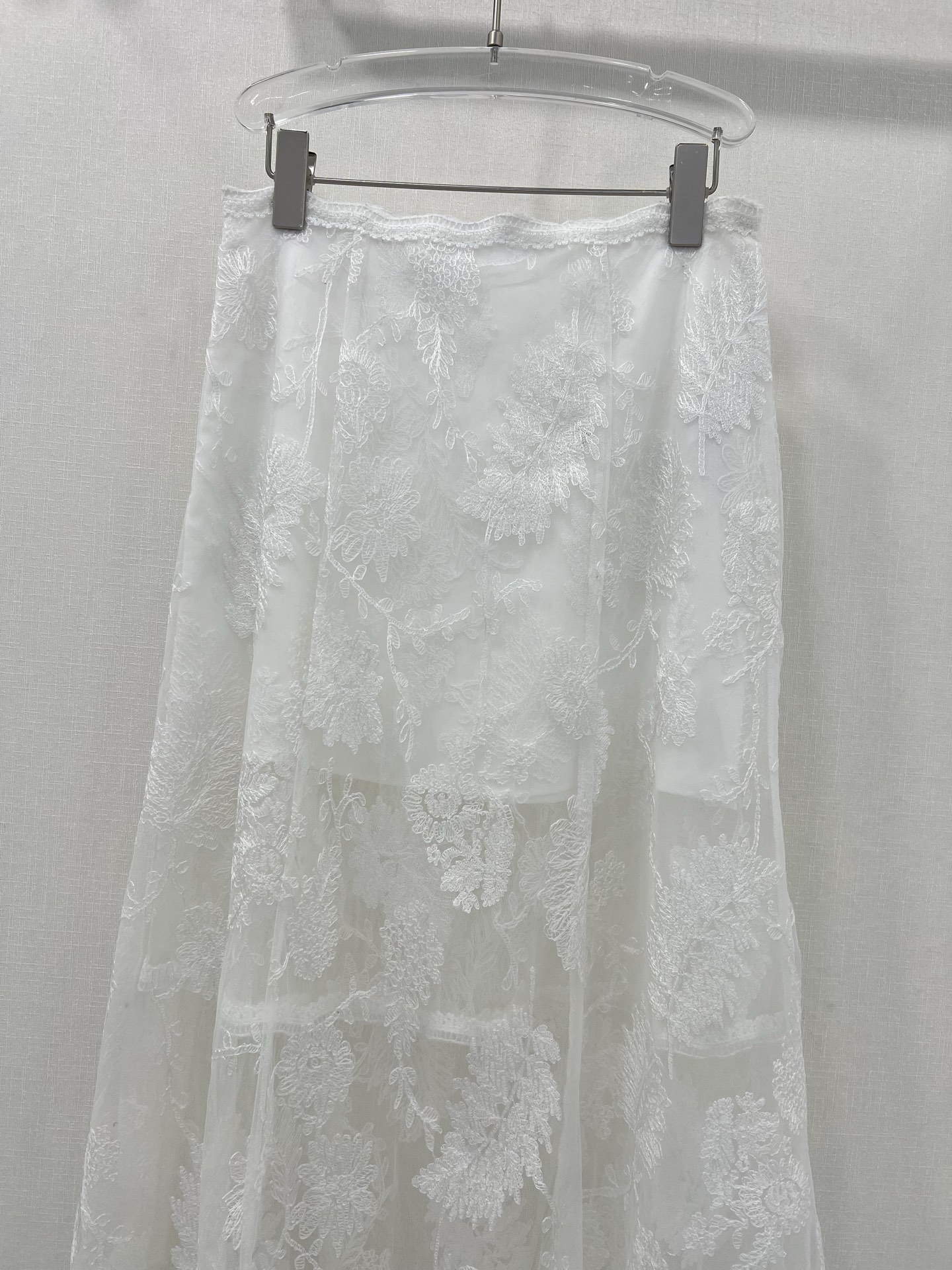 High-End French Lace Half-Dress with Ermanno Scervino Pack: Quality Construction and Stylish Details - 图片 3