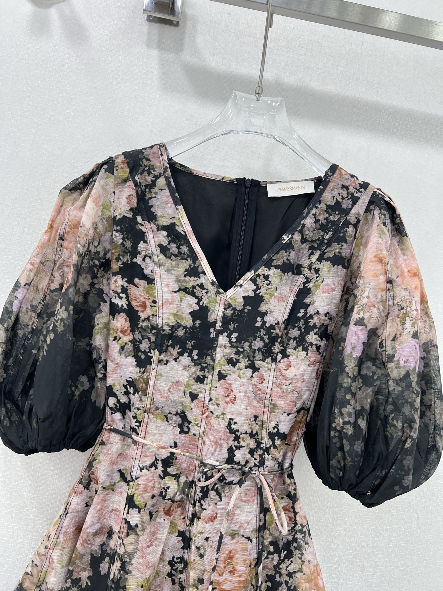 🔥🔥Zimmerman*兹/默曼 25新款连衣裙 V领蓬蓬泡泡袖公主袖设计 搭配定制腰带 腰部鱼骨撑 更