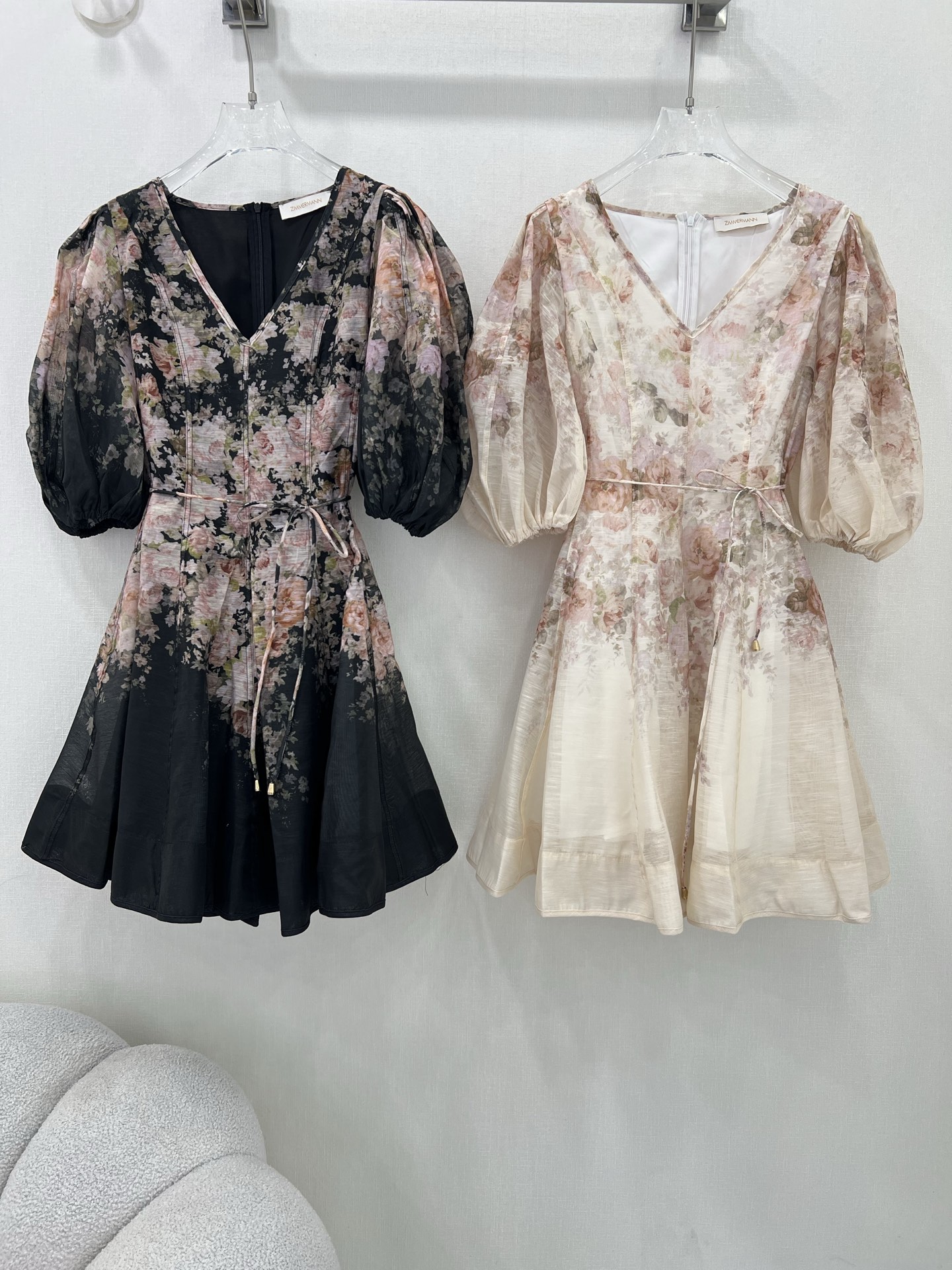 🔥🔥Zimmerman*兹/默曼 25新款连衣裙 V领蓬蓬泡泡袖公主袖设计 搭配定制腰带 腰部鱼骨撑 更