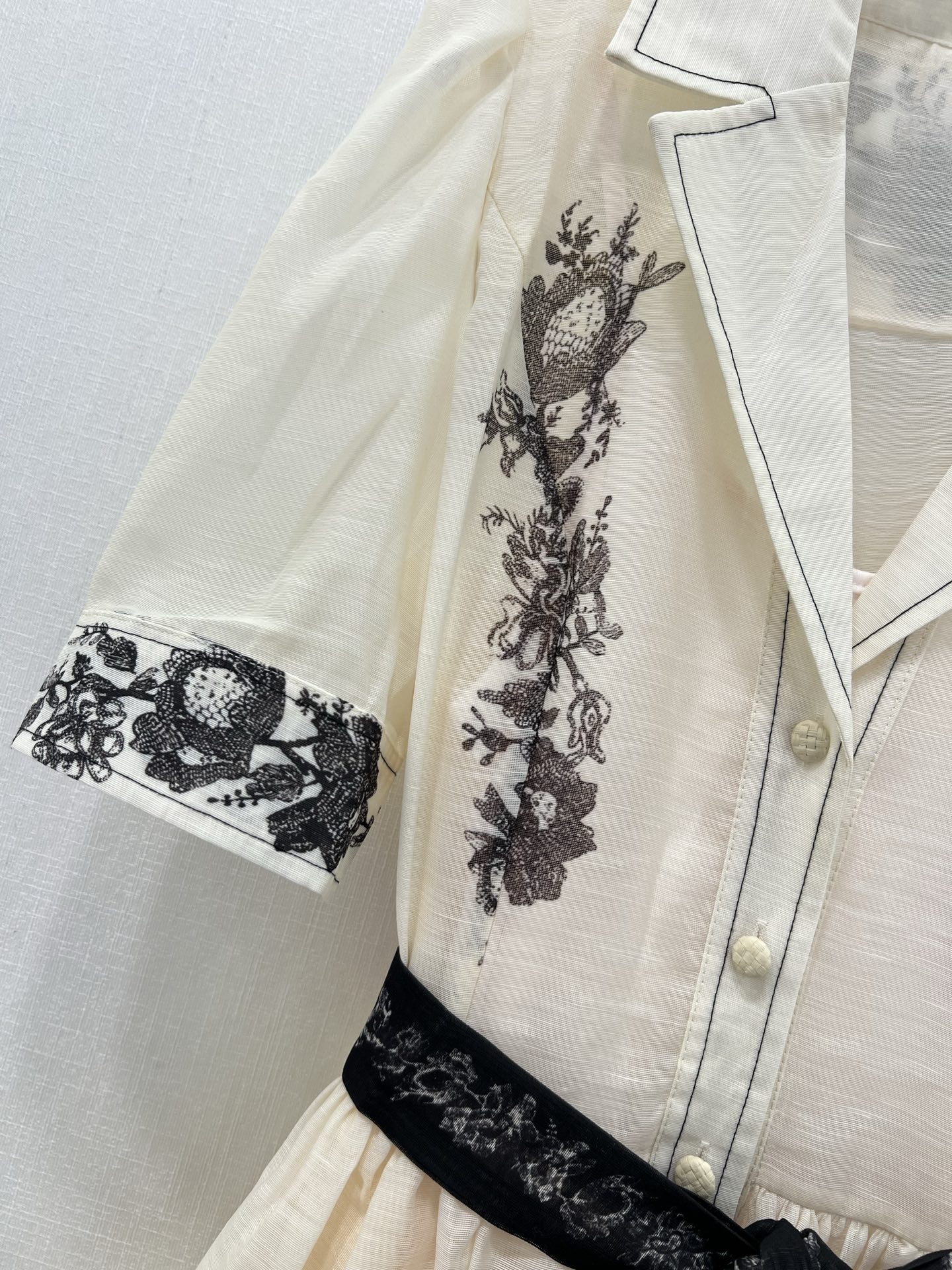 💰🔥🔥Zimmerman*兹/默曼25早春新款连衣裙 翻领定位花长款连衣裙👗选用亚麻面料制成，上身采用纽