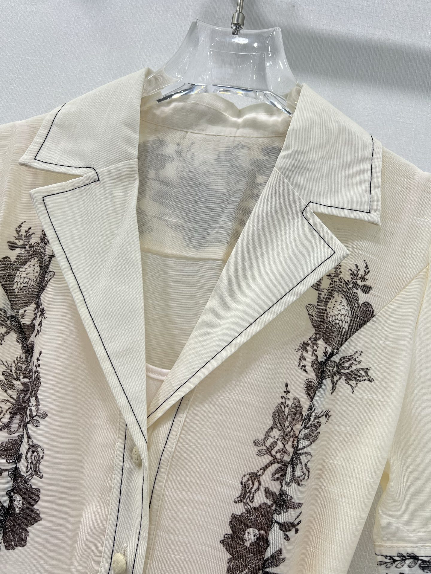 💰🔥🔥Zimmerman*兹/默曼25早春新款连衣裙 翻领定位花长款连衣裙👗选用亚麻面料制成，上身采用纽