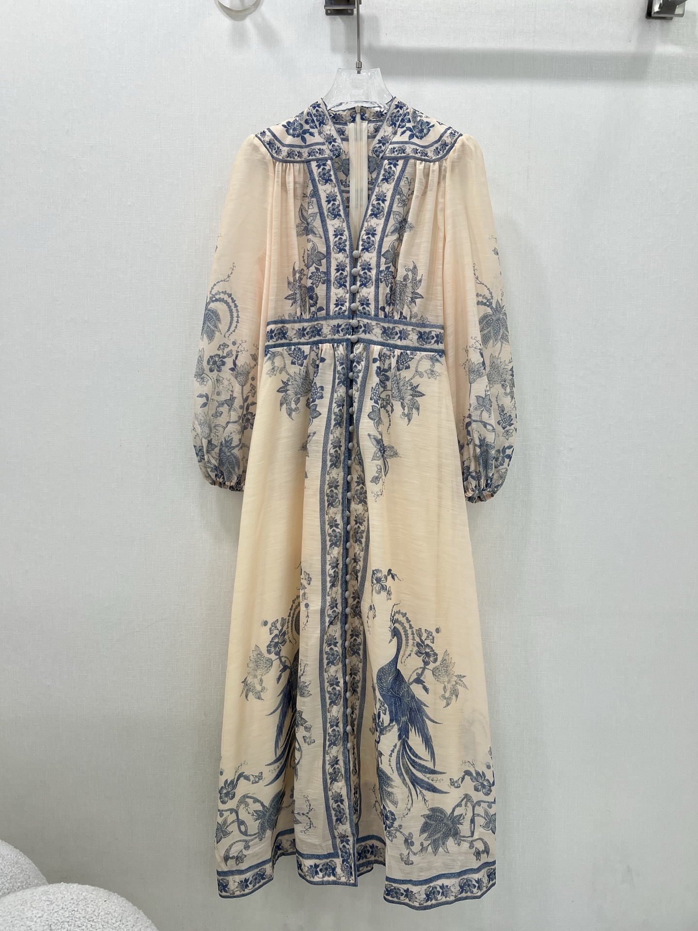 NO:639239,Zimmerman*/Zimmerman 25 new dress V-neck puffy puff sleeves princess sleeve design with custom belt waist waist design animal print hem more slim and three-dimensional tailoring good figure full of flowers all over the body for a luxurious and high-end feel single color size 4 SML XL, Zimmerman-clothing, skirts, alexander wang19860909Zimmerman*兹/默曼 25新款连衣裙 V领蓬蓬泡泡袖公主袖设计 搭配定制腰带 腰部收腰设计 下摆动物印花 更加修身立体 剪裁好身材 通体花卉满满的奢靡高级感 单色4码SML XL,兹默曼-服装,skirts,alexander wang,Women's clothing