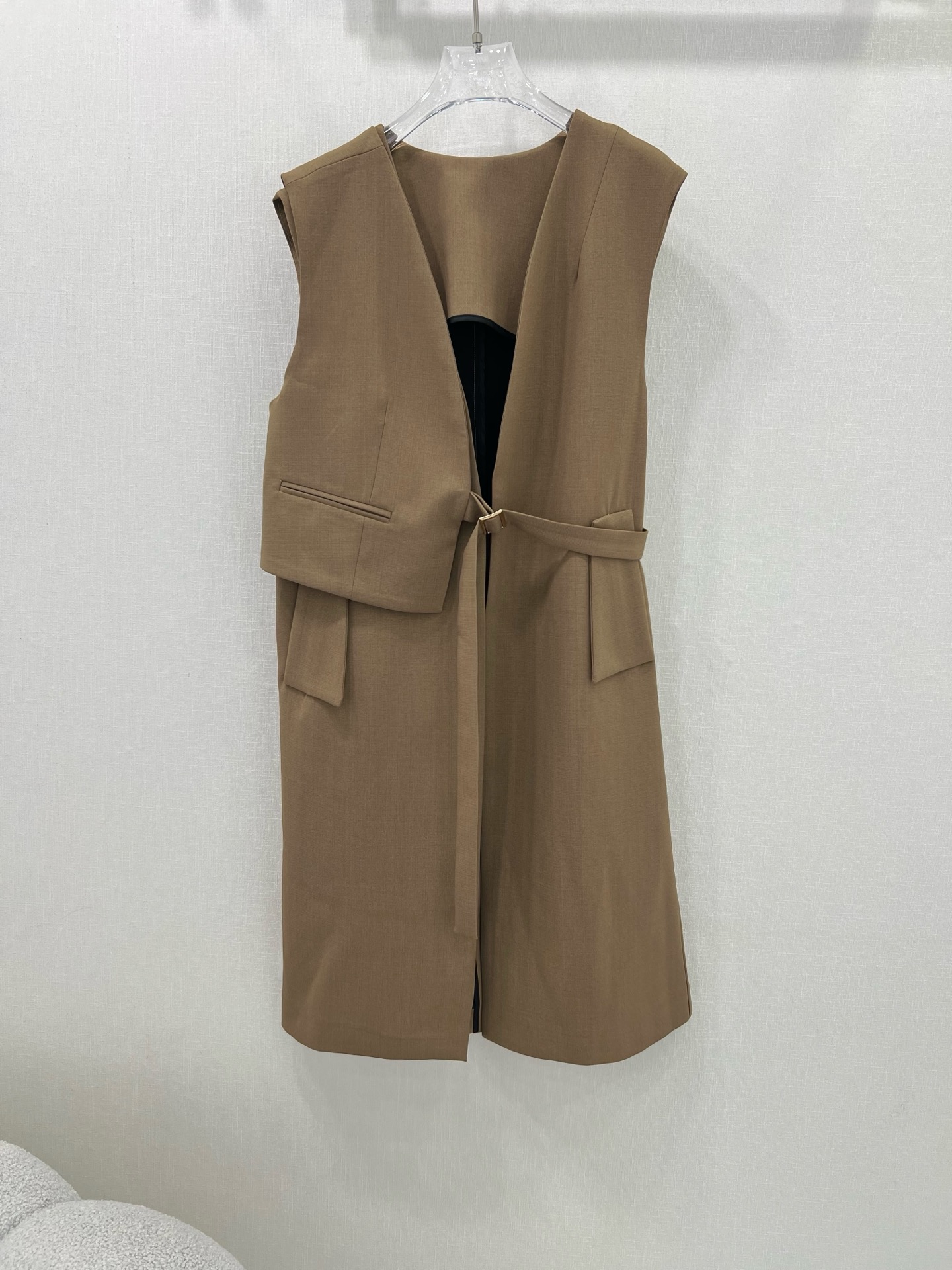 Stylish and Comfortable P679 Suit with Two New Coats for High-Quality Comfort
