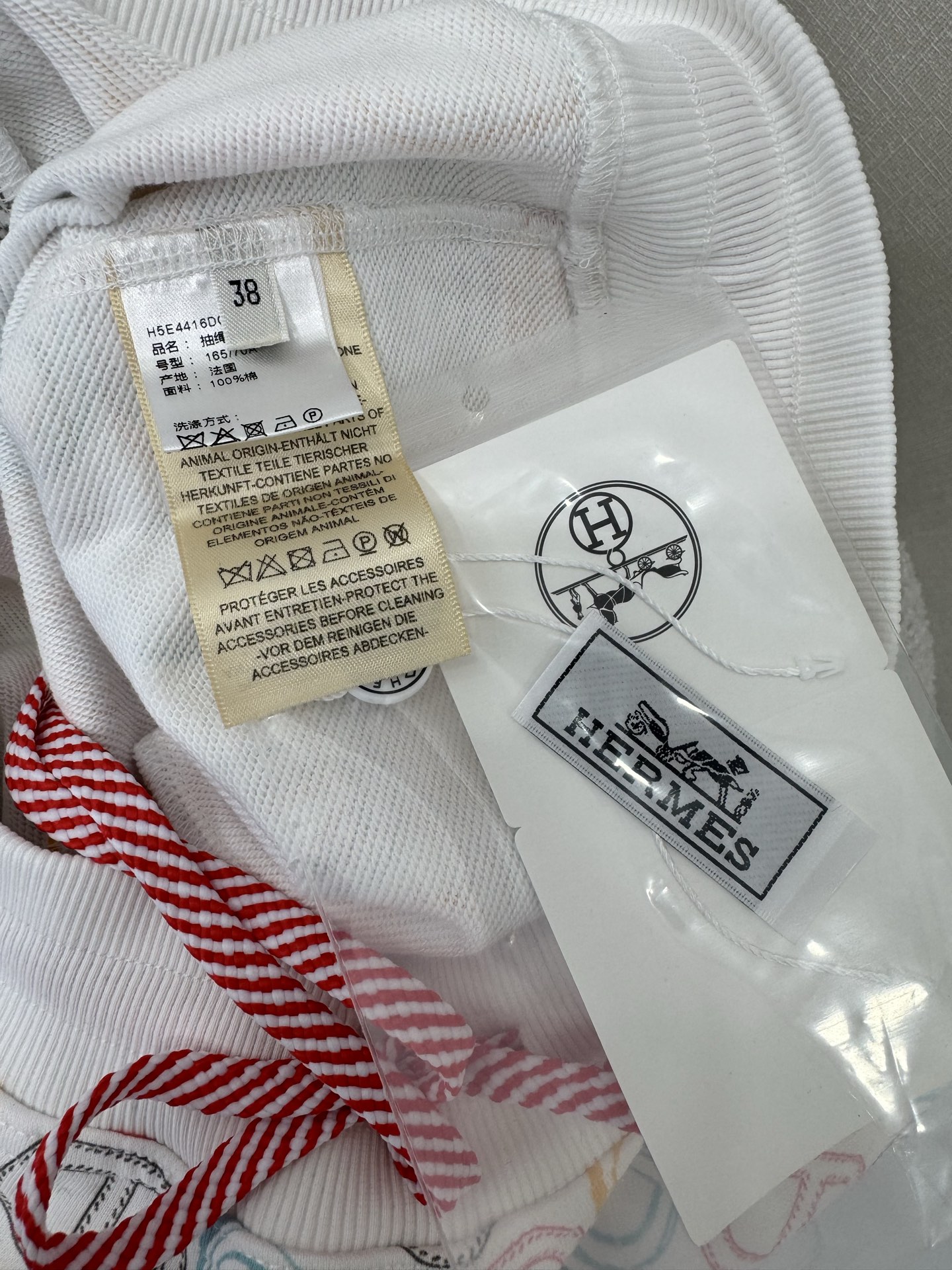 “High-Quality Customized Female Sports Suit with Unique Design Features” - 图片 8
