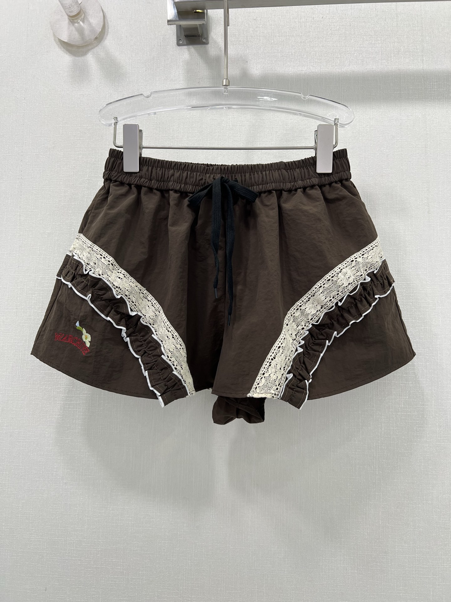 “Marchen 25: Romantic Girlhood Style with Impeccable Taste in Clothing”