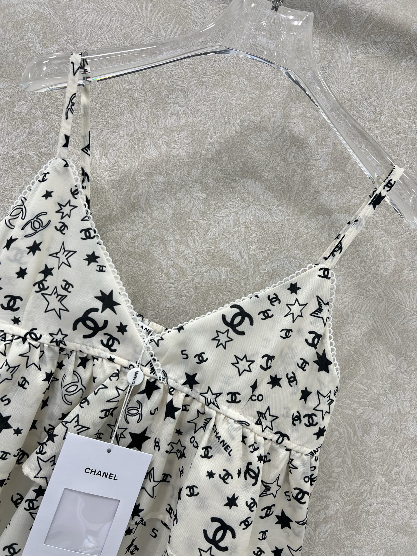 [Chanel Women