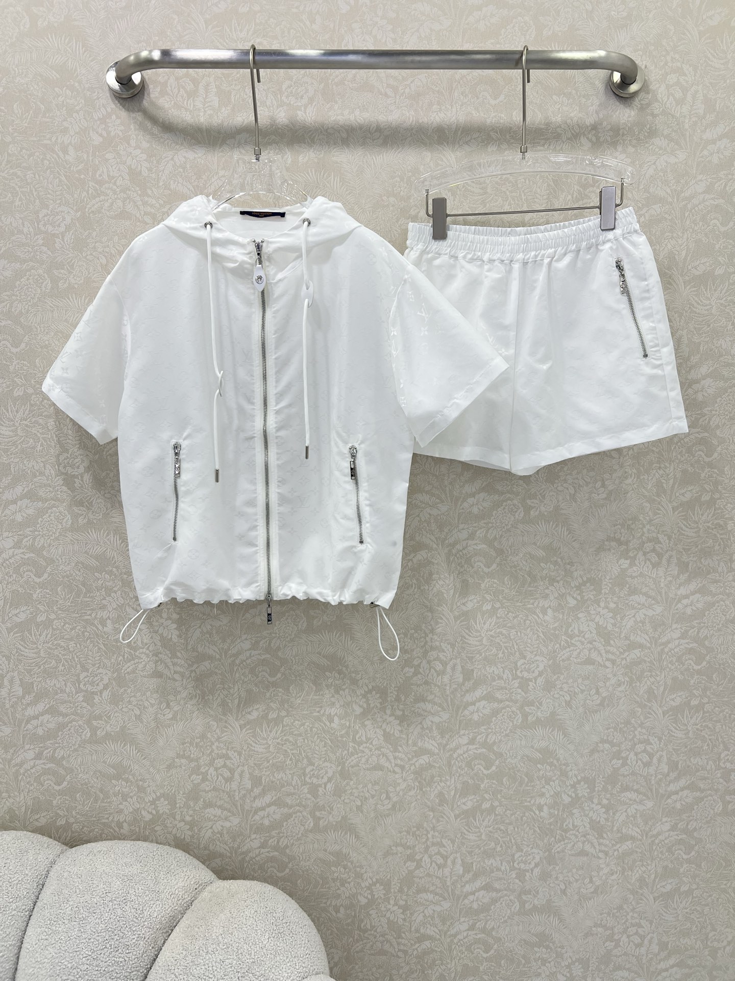 Versatile P644 Dress with Tacks & Loui* Vuitto*n 25 Flight Travel Set - 图片 1