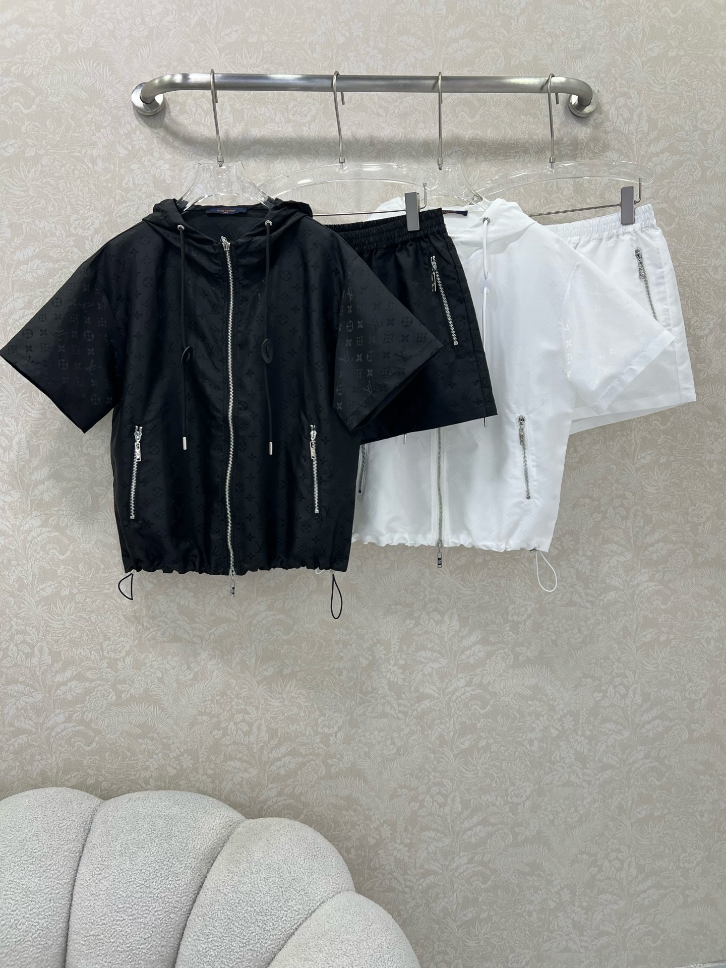 Fashionable P644 Dress with Tacks and Loui* Vuitto*n 25 Flight Travels Collection - 图片 8