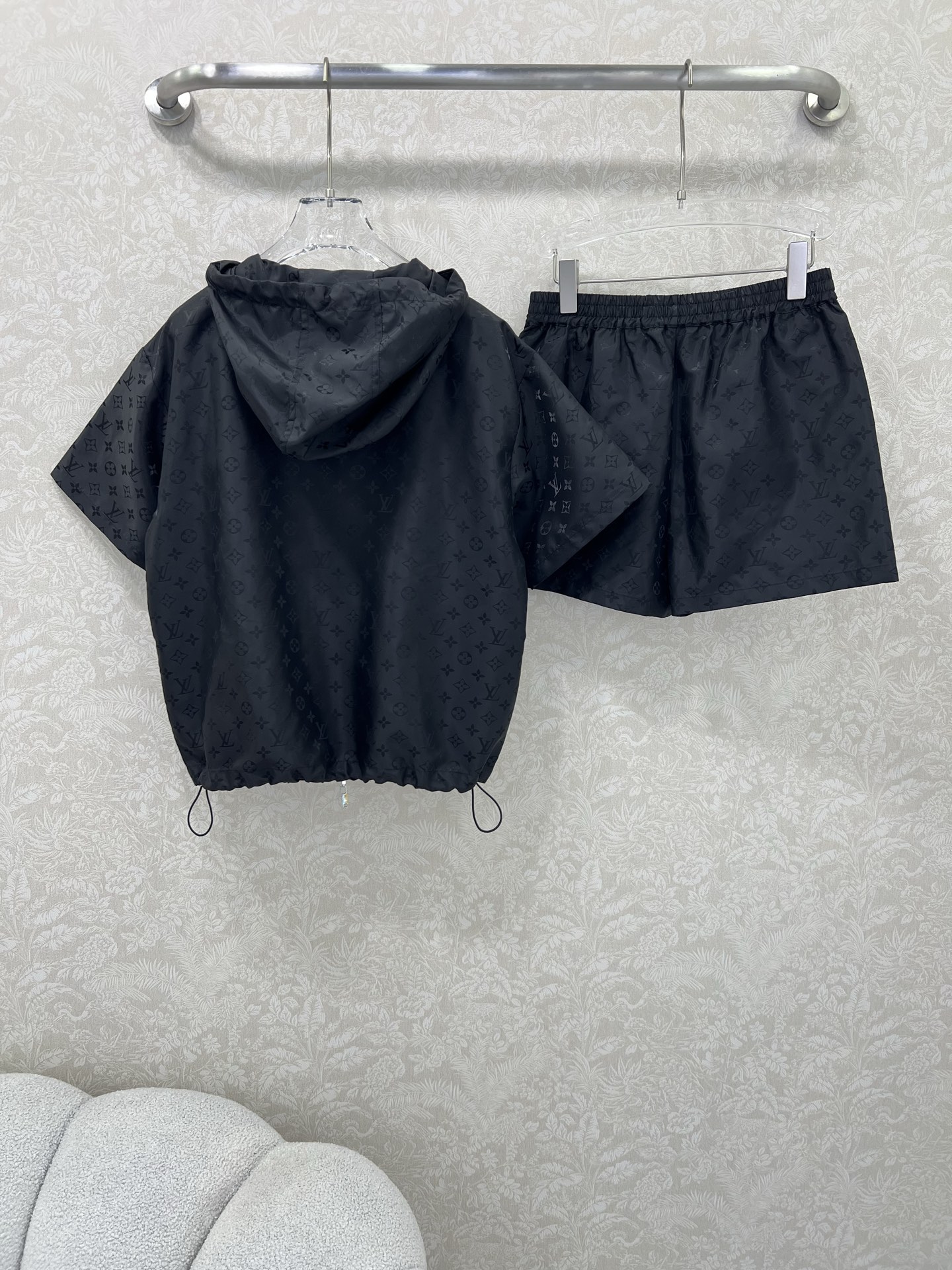 Fashionable P644 Dress with Tacks and Loui* Vuitto*n 25 Flight Travels Collection - 图片 7