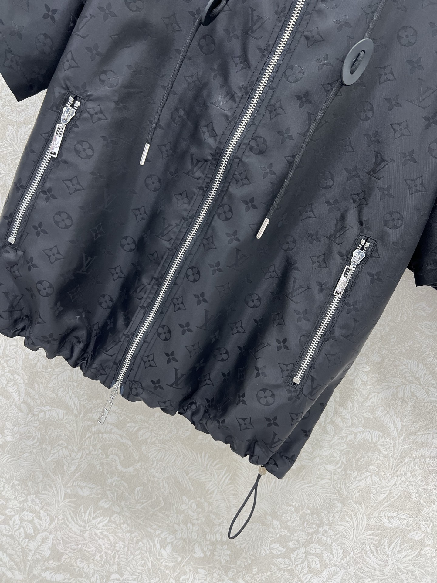 Fashionable P644 Dress with Tacks and Loui* Vuitto*n 25 Flight Travels Collection - 图片 3