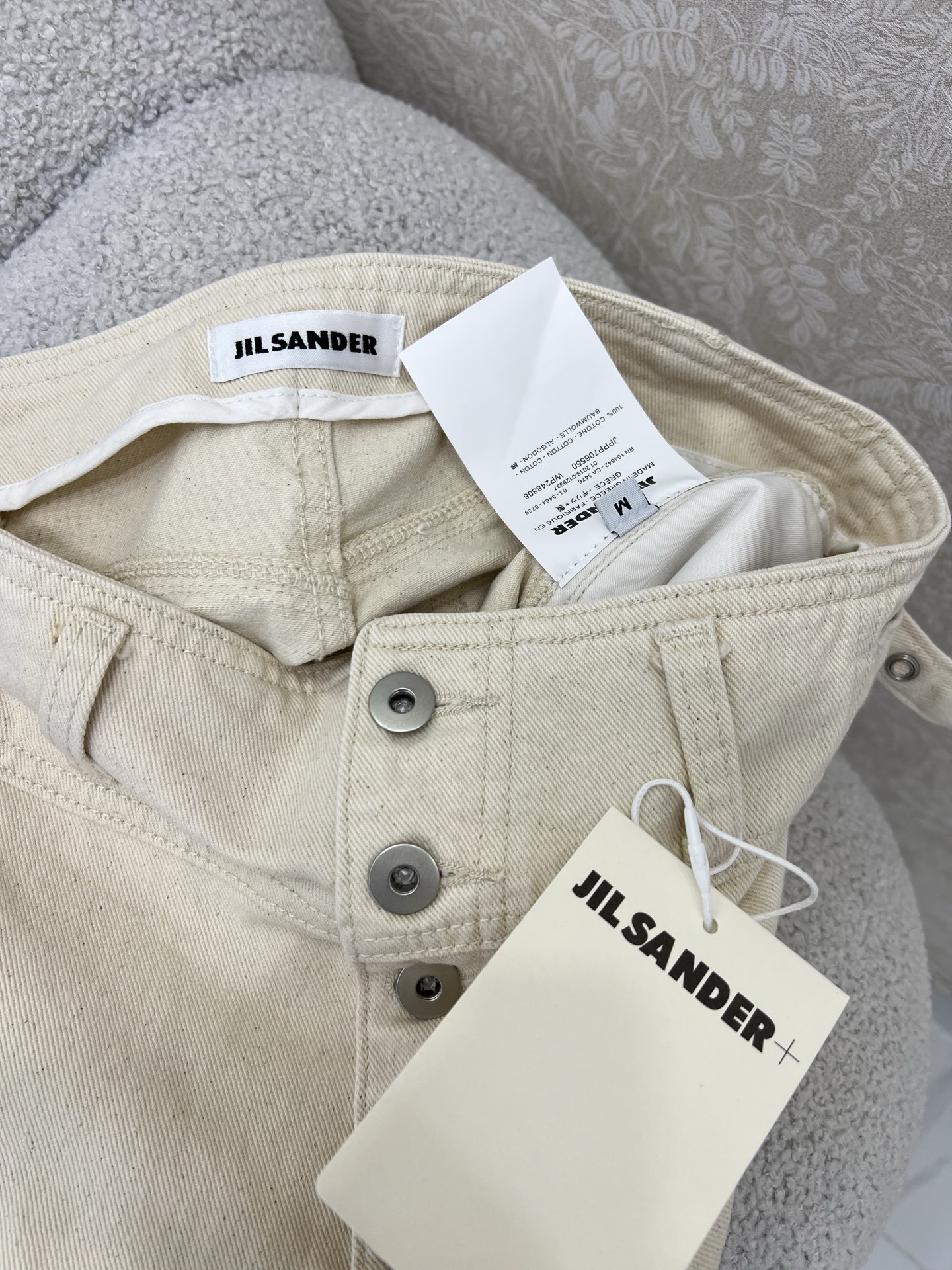 Luxurious Female Suit with Unique Design and Comfortable Fit, Featuring Jil Sande Decorations - 图片 6