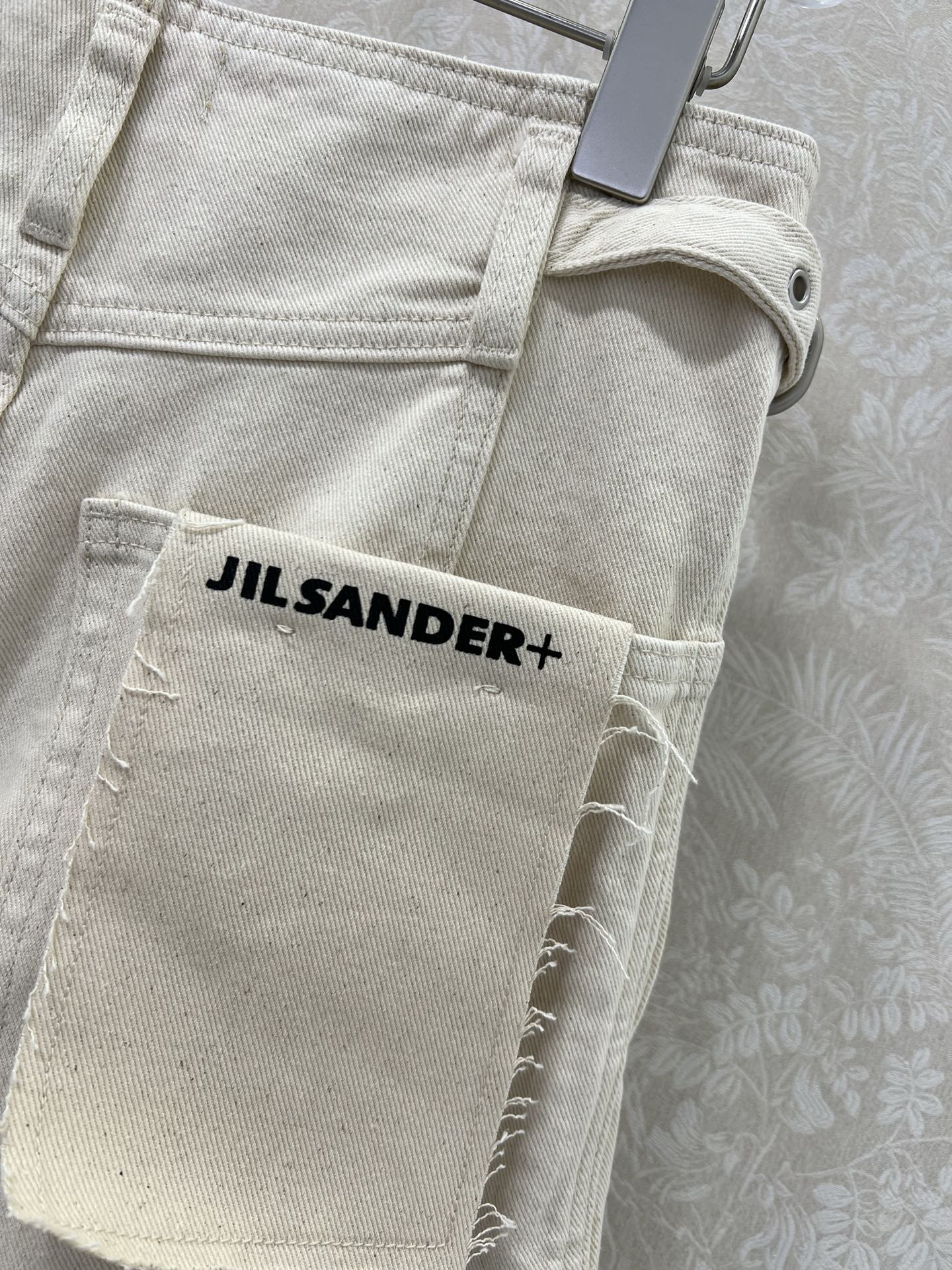 Luxurious Female Suit with Unique Design and Comfortable Fit, Featuring Jil Sande Decorations - 图片 9