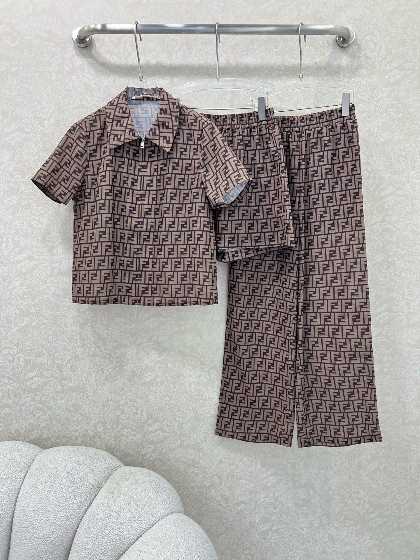 “Original Hard-Core Female Suit with Fend*25: Thin Custom Version in Sync Series – Jackets & Shorts” - 图片 9