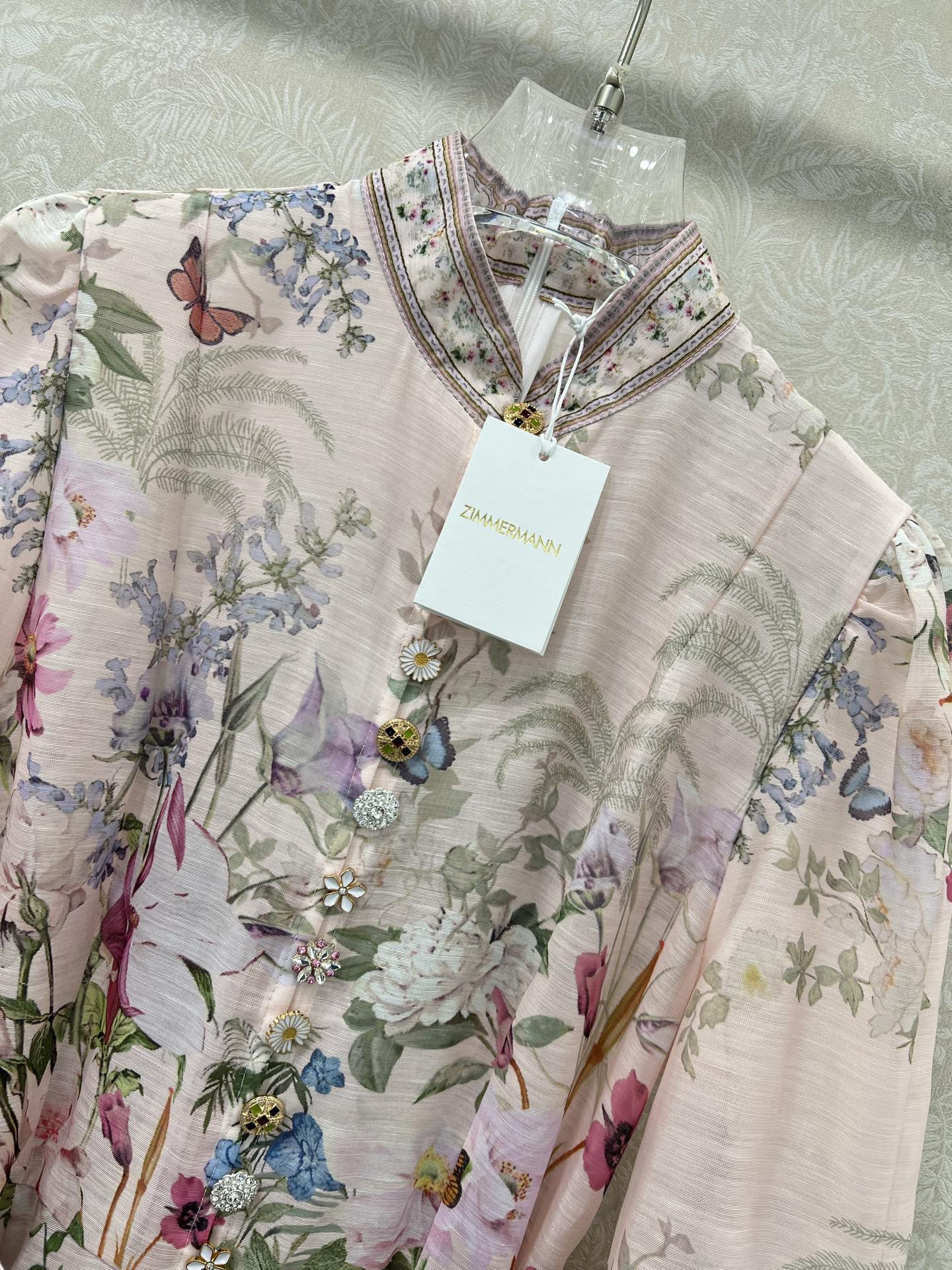 🔥🔥Zimmerman*兹/默曼 25新款百花系列 短款连衣裙 小立领和灯笼袖设计 前襟定制多宝花样五金