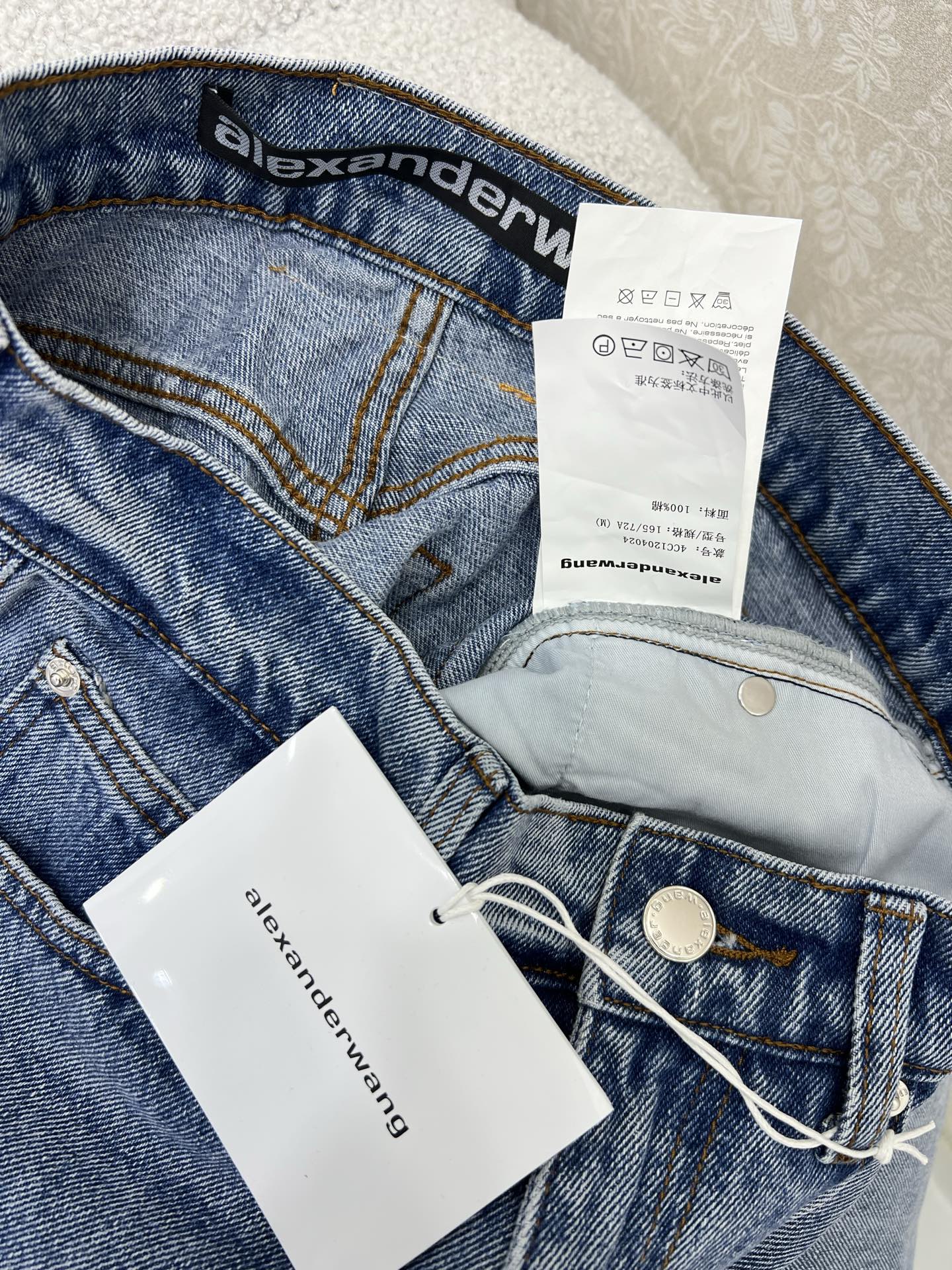 Stylish Female Suit with Alexander Wang Thongs and Cotton Net Detail - 图片 7
