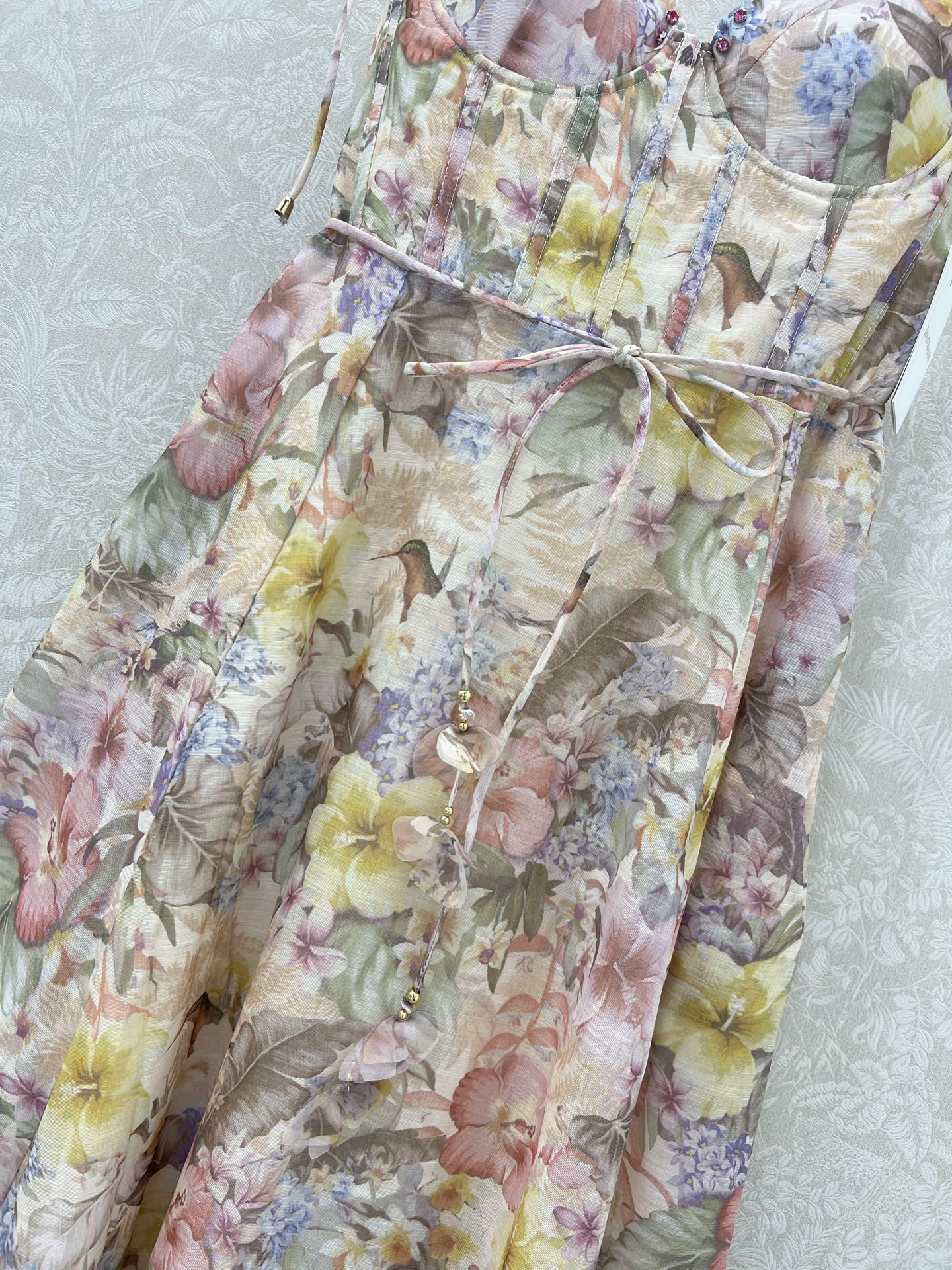 🔥🔥ZIMMERM*25新款繁花簇锦印花吊带连衣裙 肩带订钻立体花装饰 胸前订钻腰身褶皱勾勒腰线让人眼前