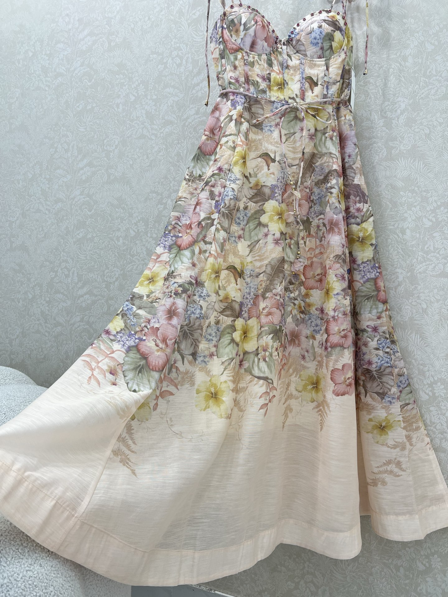 🔥🔥ZIMMERM*25新款繁花簇锦印花吊带连衣裙 肩带订钻立体花装饰 胸前订钻腰身褶皱勾勒腰线让人眼前