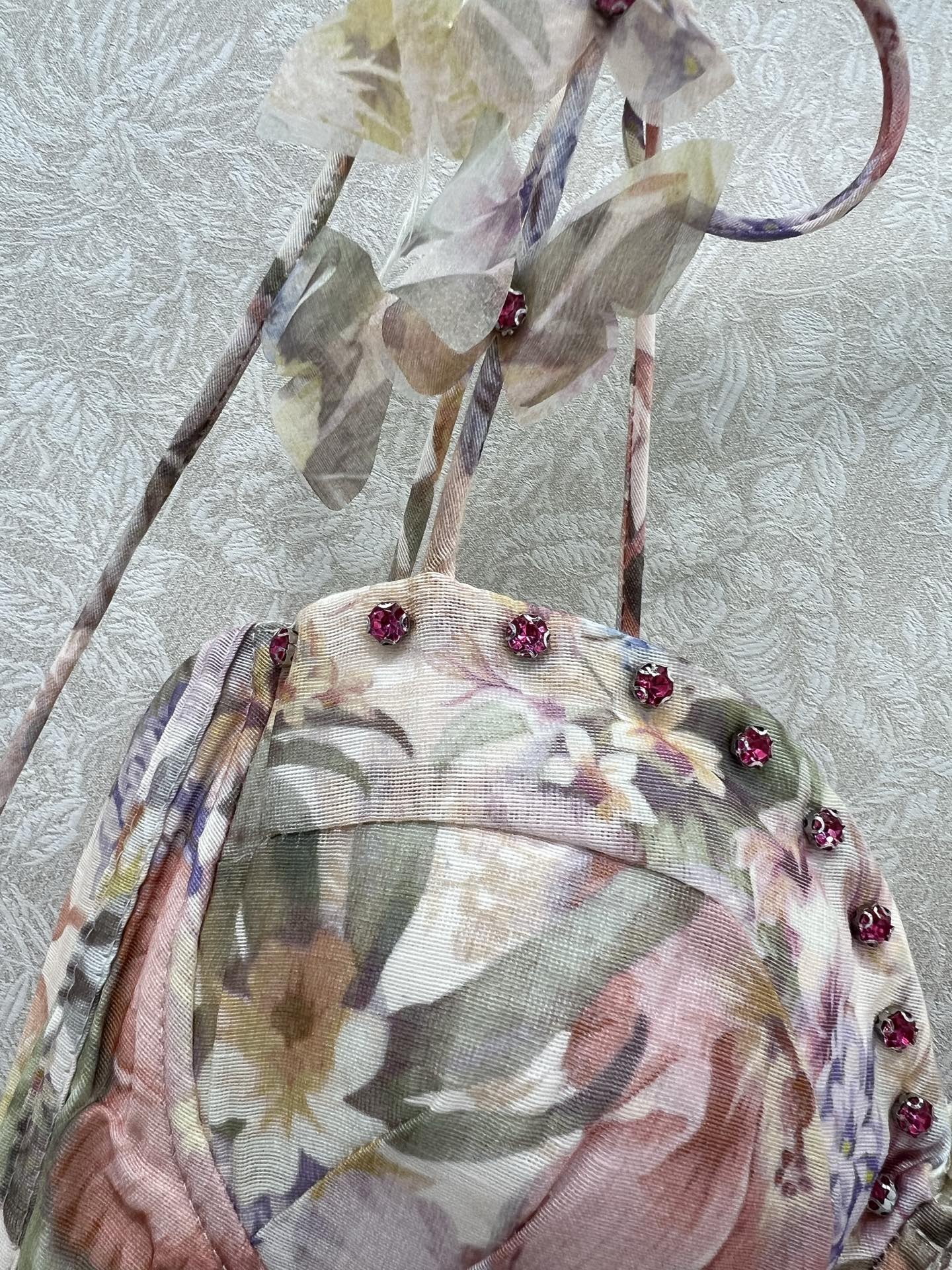 🔥🔥ZIMMERM*25新款繁花簇锦印花吊带连衣裙 肩带订钻立体花装饰 胸前订钻腰身褶皱勾勒腰线让人眼前