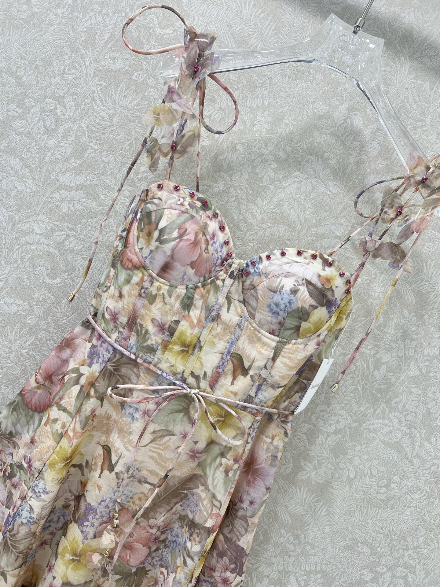 🔥🔥ZIMMERM*25新款繁花簇锦印花吊带连衣裙 肩带订钻立体花装饰 胸前订钻腰身褶皱勾勒腰线让人眼前