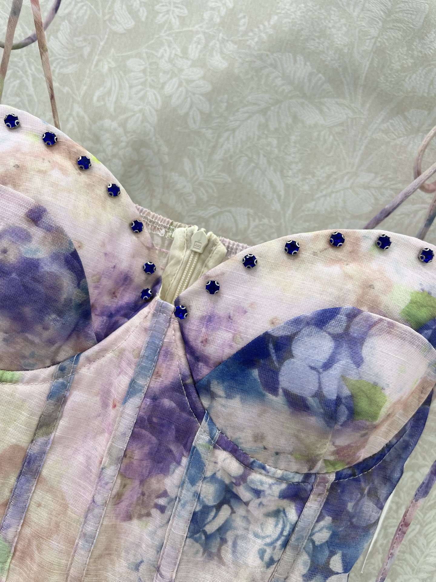 🔥🔥ZIMMERM*25新款繁花簇锦印花吊带连衣裙 肩带订钻立体花装饰 胸前订钻腰身褶皱勾勒腰线让人眼前