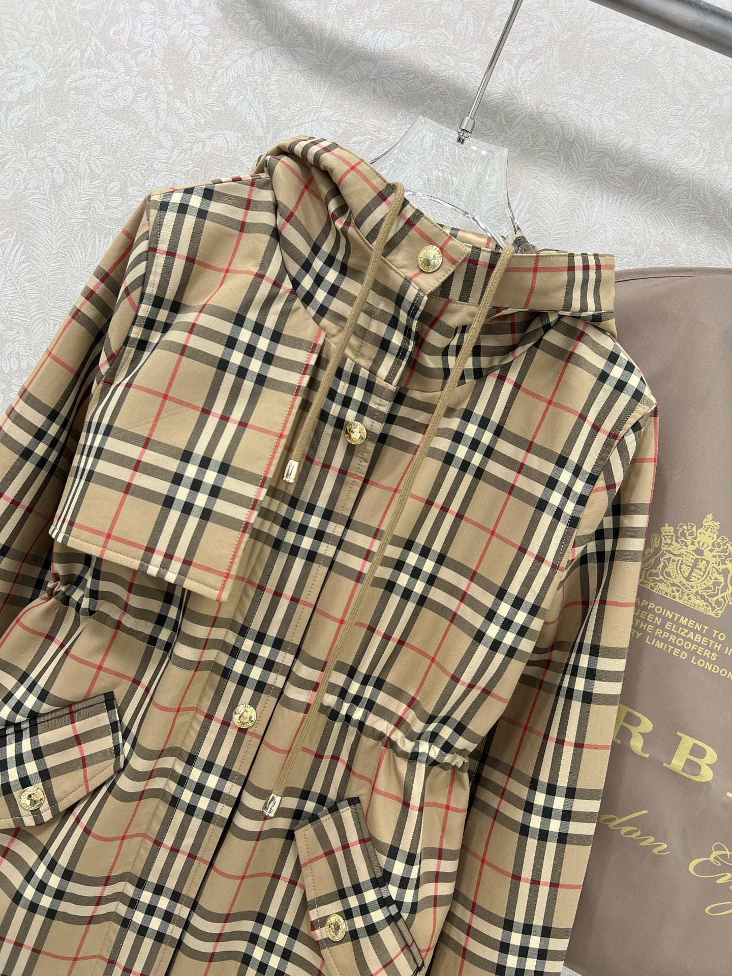 Burberry Women's Checkered Drawstring Hooded Jacket - Classic Style 4 i1751377783878 8485 0 3