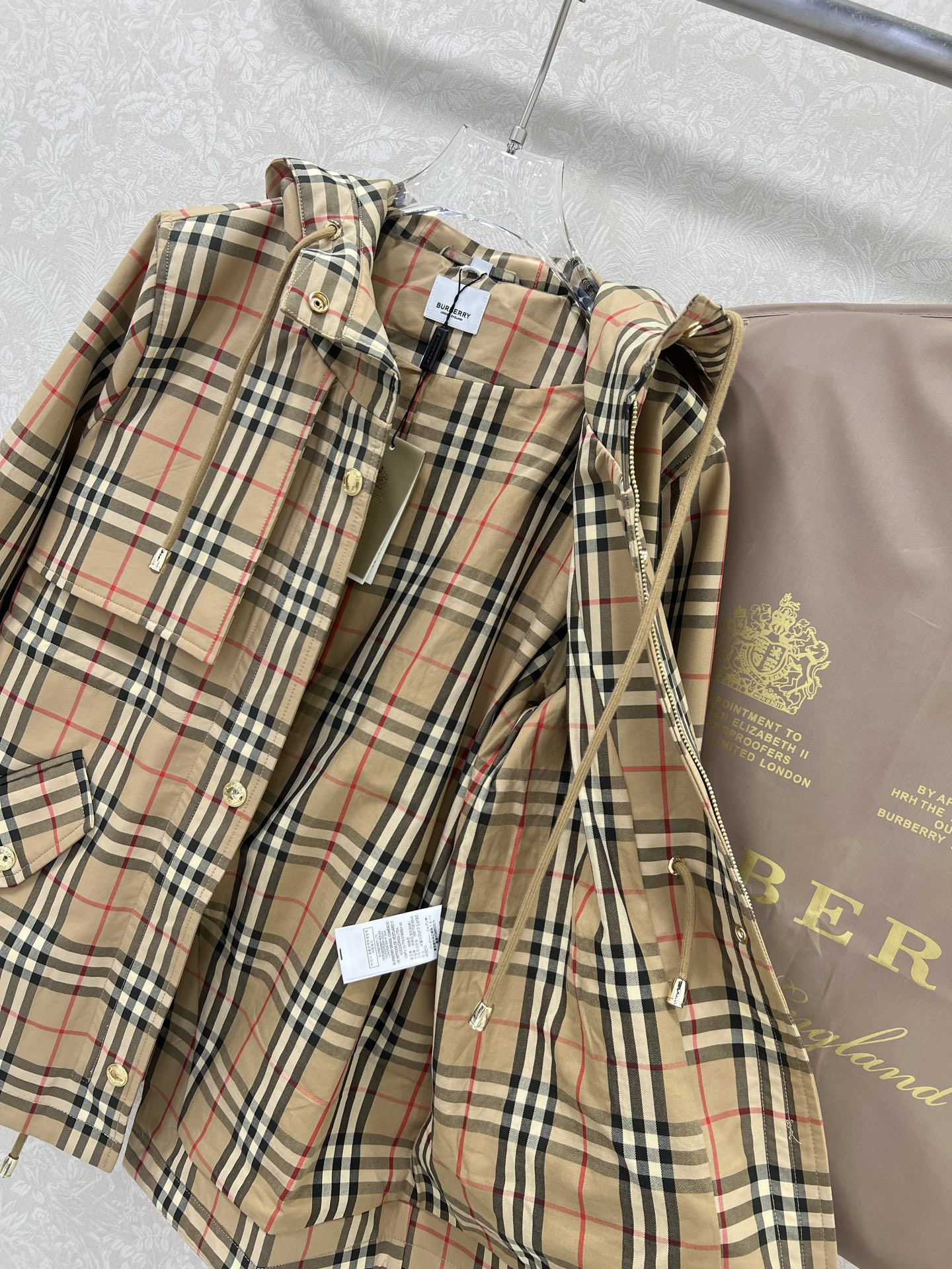 Burberry Women's Checkered Drawstring Hooded Jacket - Classic Style 8 i1751377784113 3690 0 7