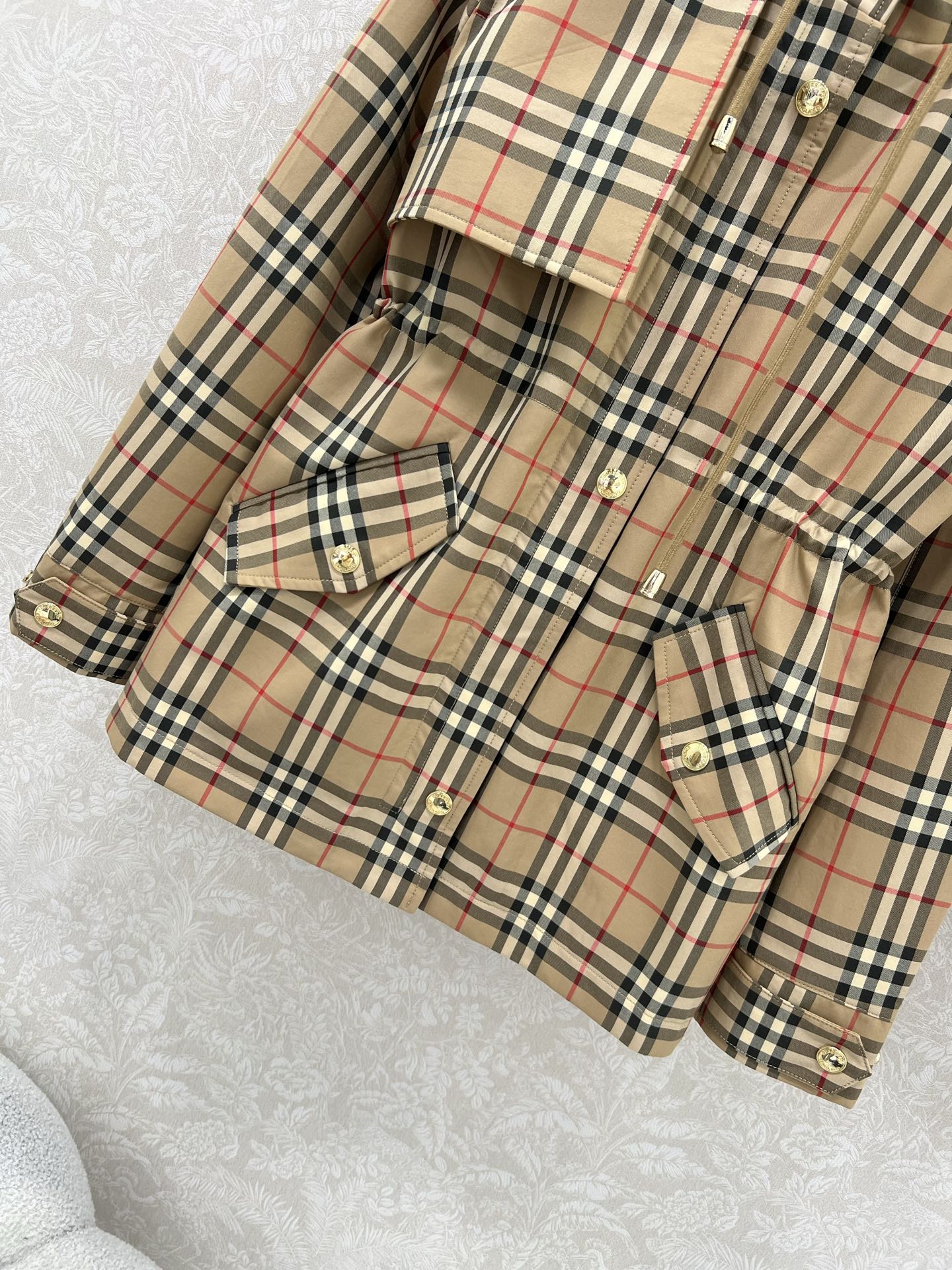 Burberry Women's Checkered Drawstring Hooded Jacket - Classic Style 5 i1751377785186 6942 0 4