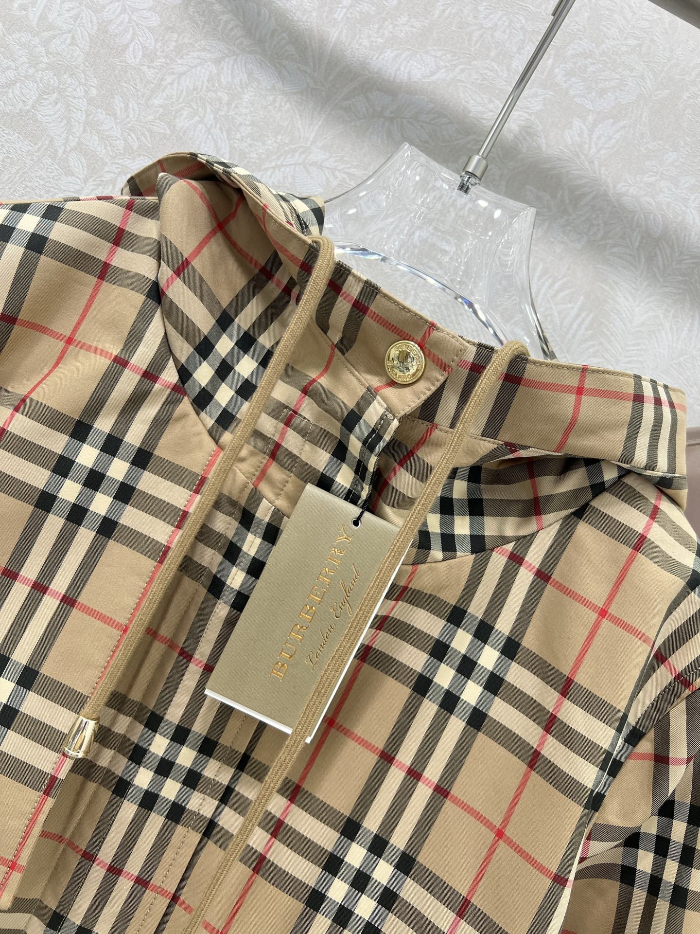 Burberry Women's Checkered Drawstring Hooded Jacket - Classic Style 3 i1751377785322 9414 0 2