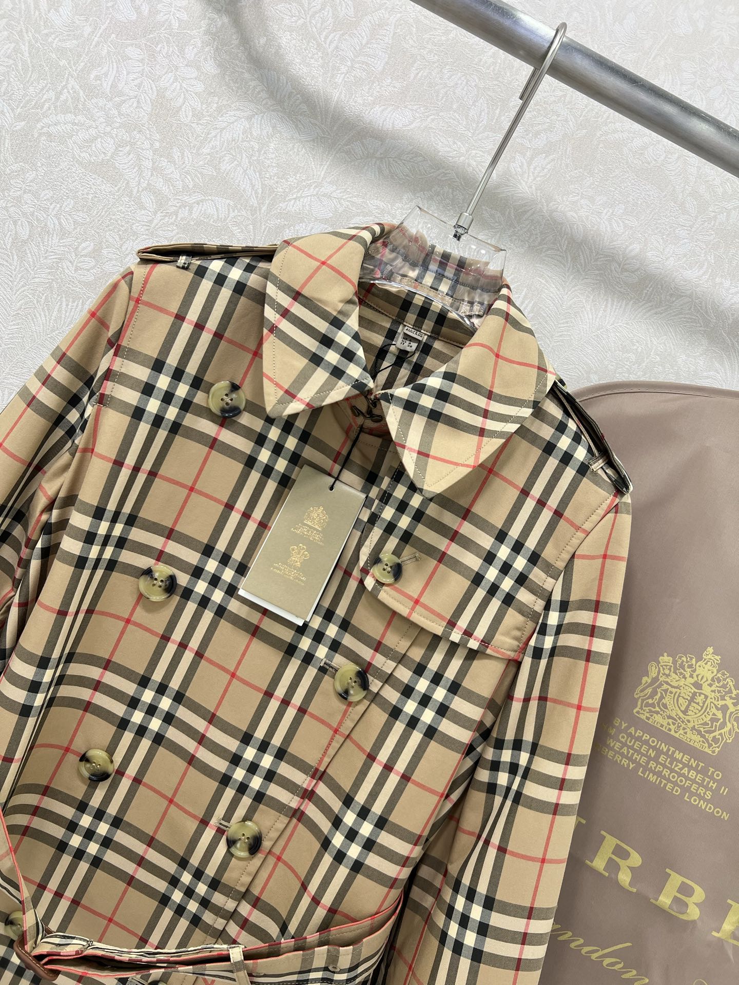 Burberry Women's Classic Trench Coat - Vintage Check Pattern, Double-Breasted 3 i1751377874210 3540 0 2