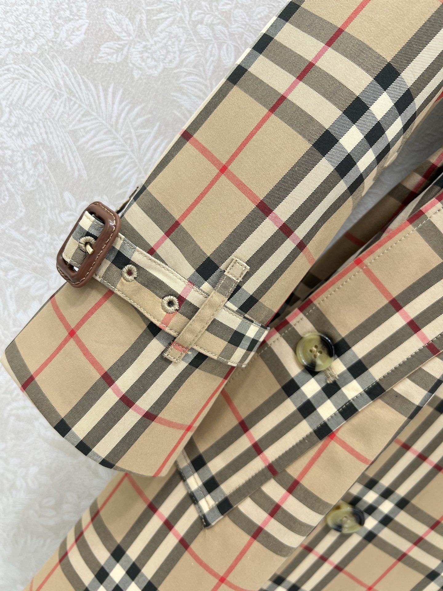Burberry Women's Classic Trench Coat - Vintage Check Pattern, Double-Breasted 6 i1751377874386 2105 0 5