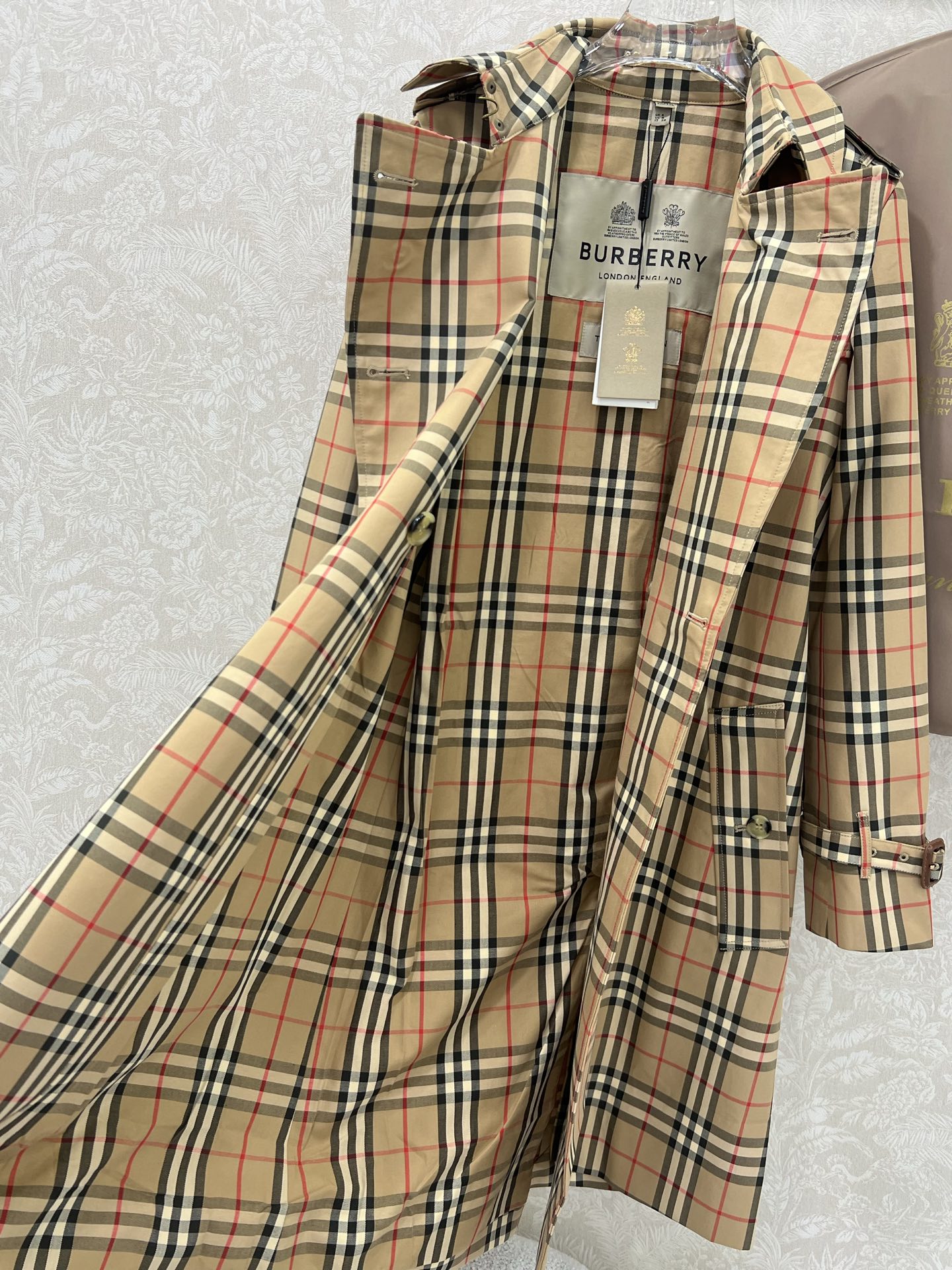 Burberry Women's Classic Trench Coat - Vintage Check Pattern, Double-Breasted 7 i1751377874461 2760 0 6