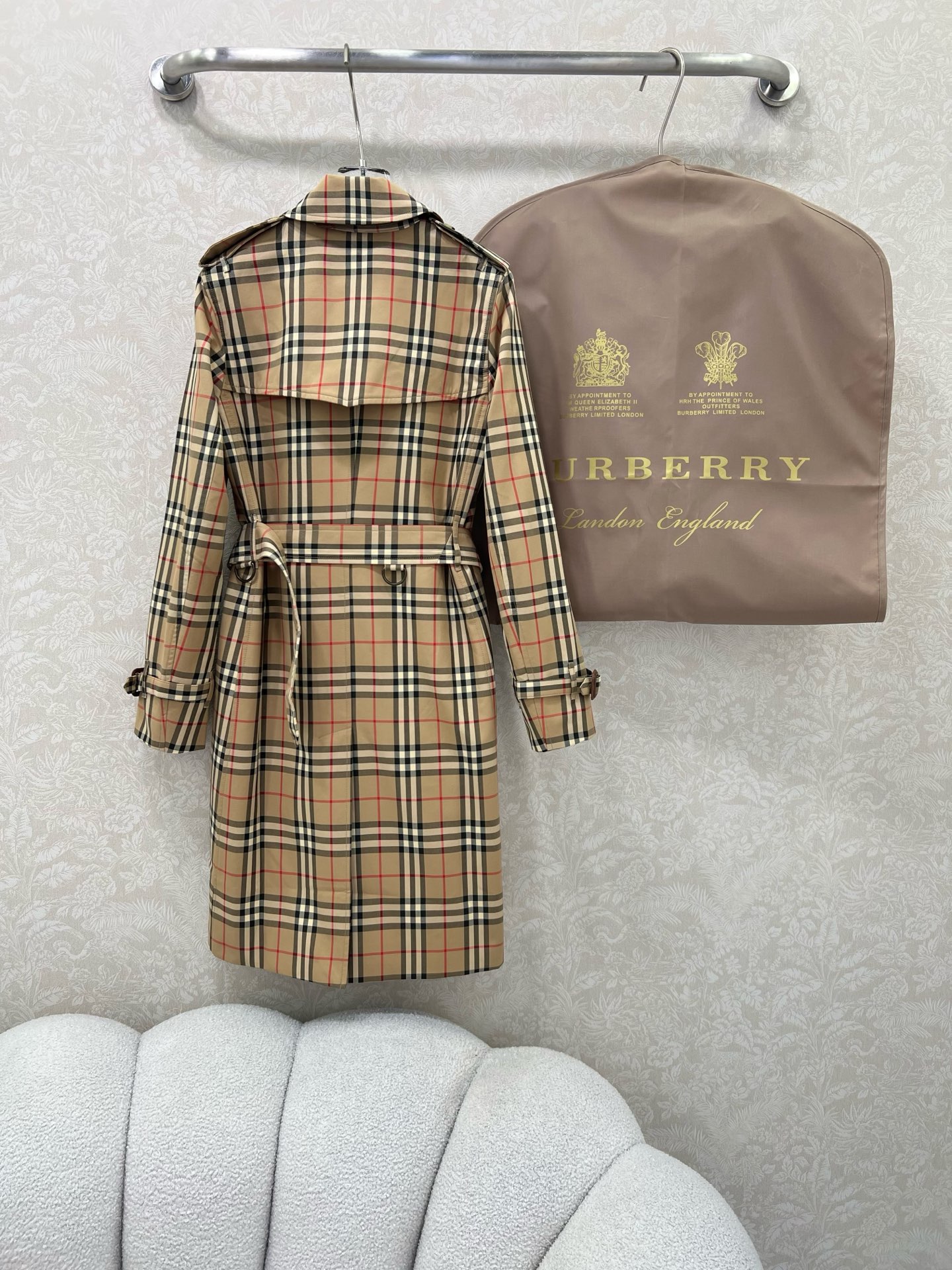 Burberry Women's Classic Trench Coat - Vintage Check Pattern, Double-Breasted 10 i1751377875248 5652 0 1