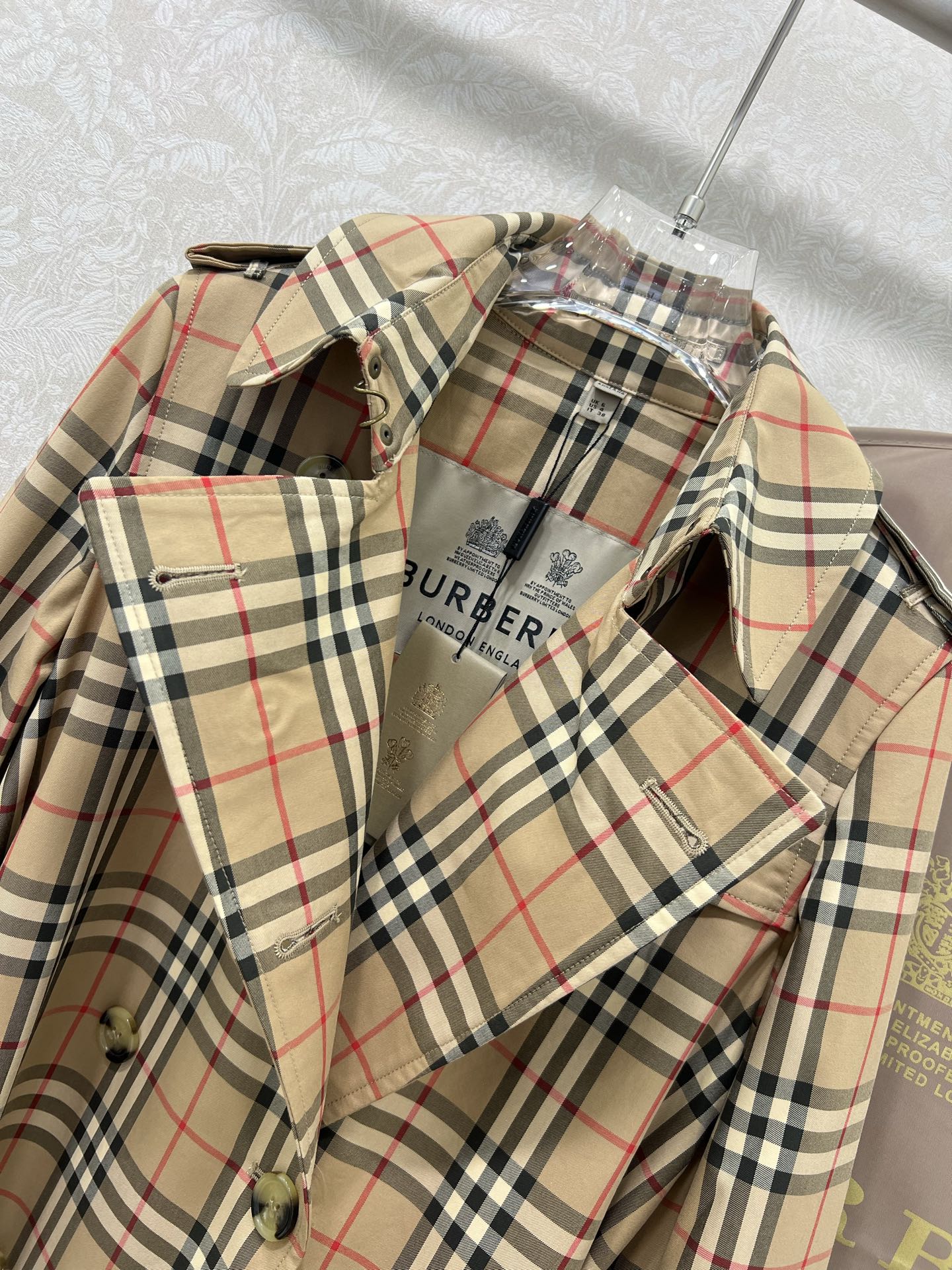 Burberry Women's Classic Trench Coat - Vintage Check Pattern, Double-Breasted 8 i1751377875496 7883 0 7