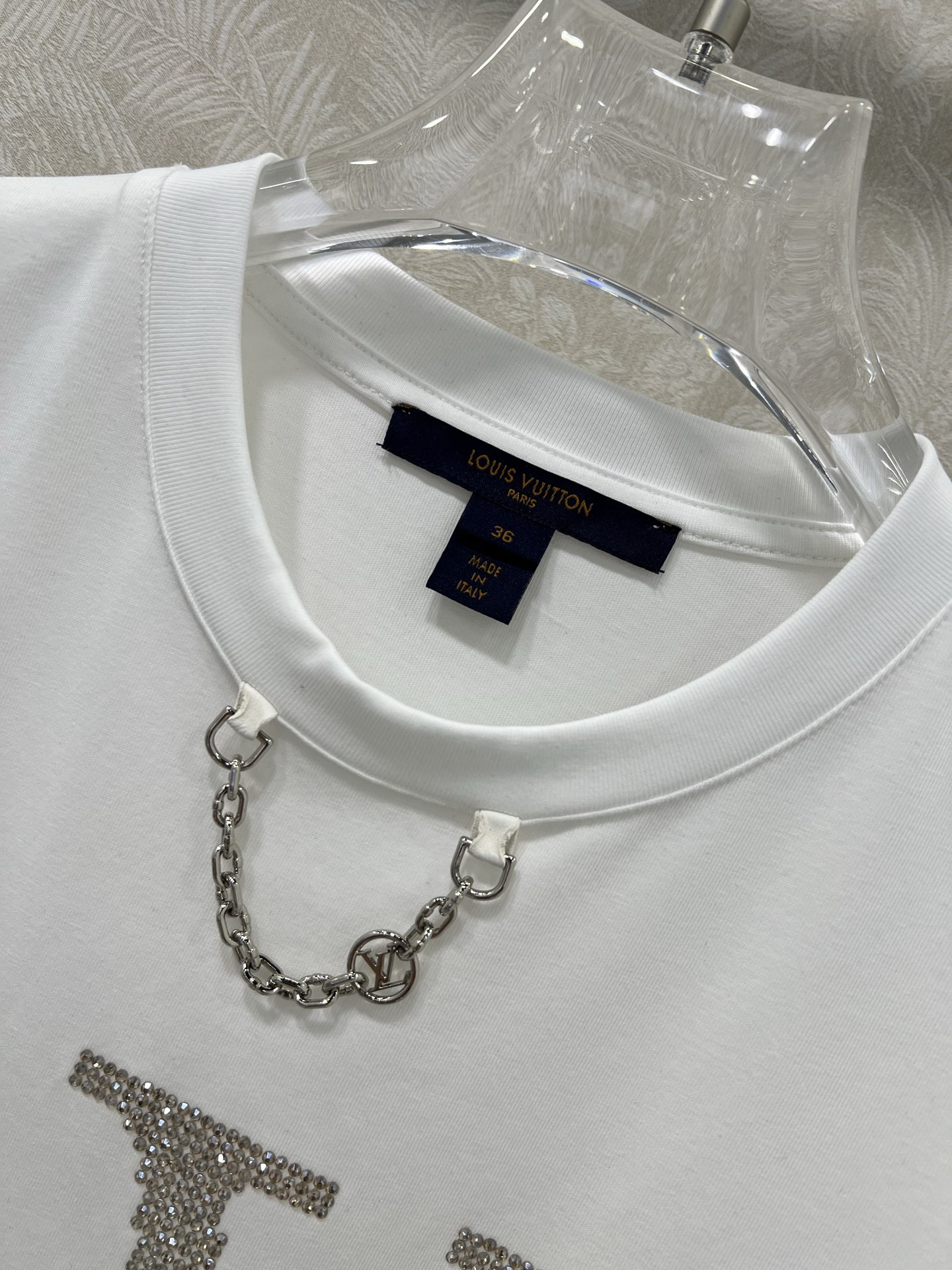 Louis Vuitton’s P449 Dress: One-Size-Fits-All with Hot-Tie T-shirt Upgrade - 图片 2