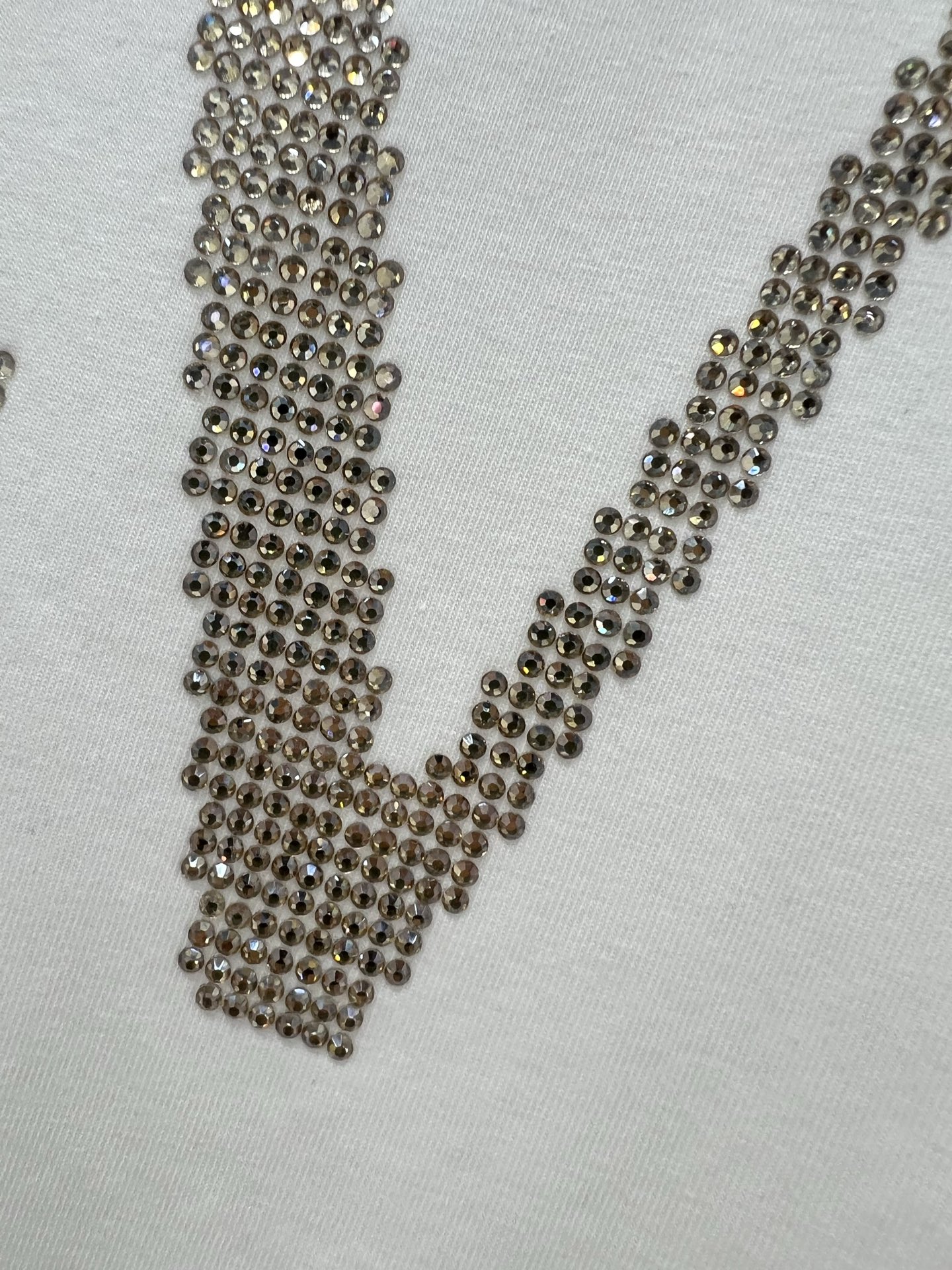 Louis Vuitton’s P449 Dress: One-Size-Fits-All with Hot-Tie T-shirt Upgrade - 图片 5