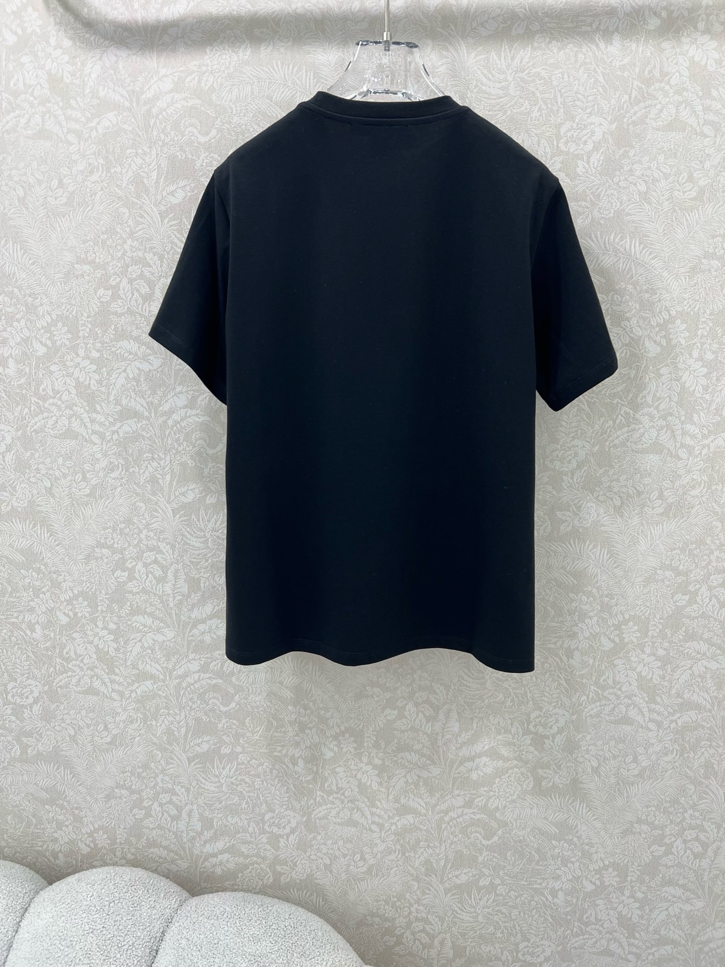 Louis Vuitton P449 Dress: One-Size-Fits-All with Hot-Tie T-Shirt Upgrade - 图片 8