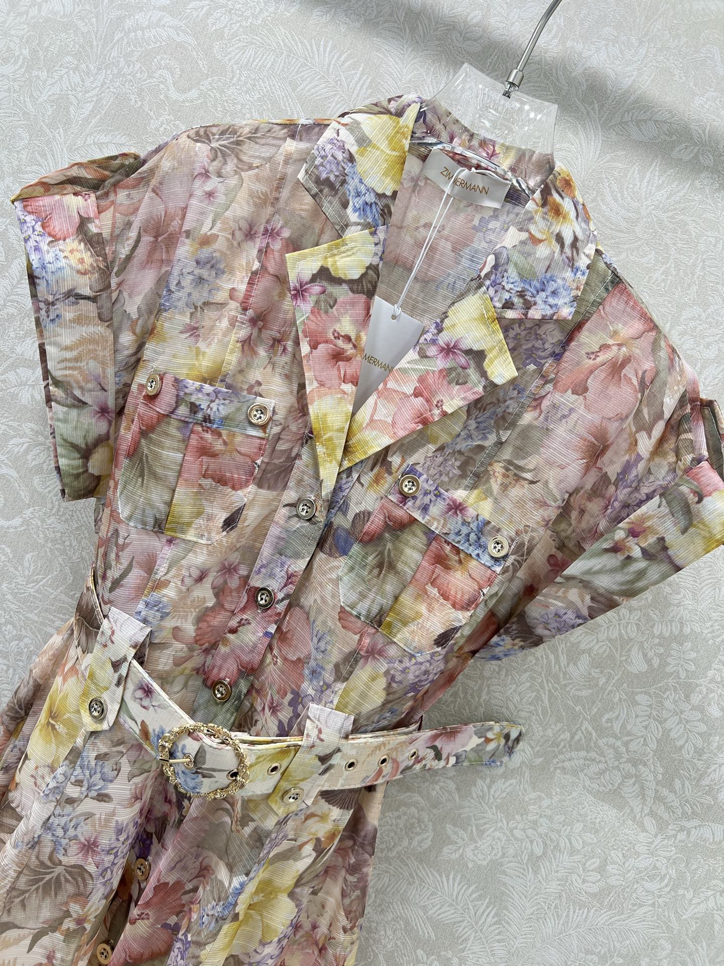 🔥🔥Zimmerman*兹/默曼 25新款翻领卷边袖长款连衣裙 单排扣设计 裙身印花甜美浪漫邂逅炎炎夏日