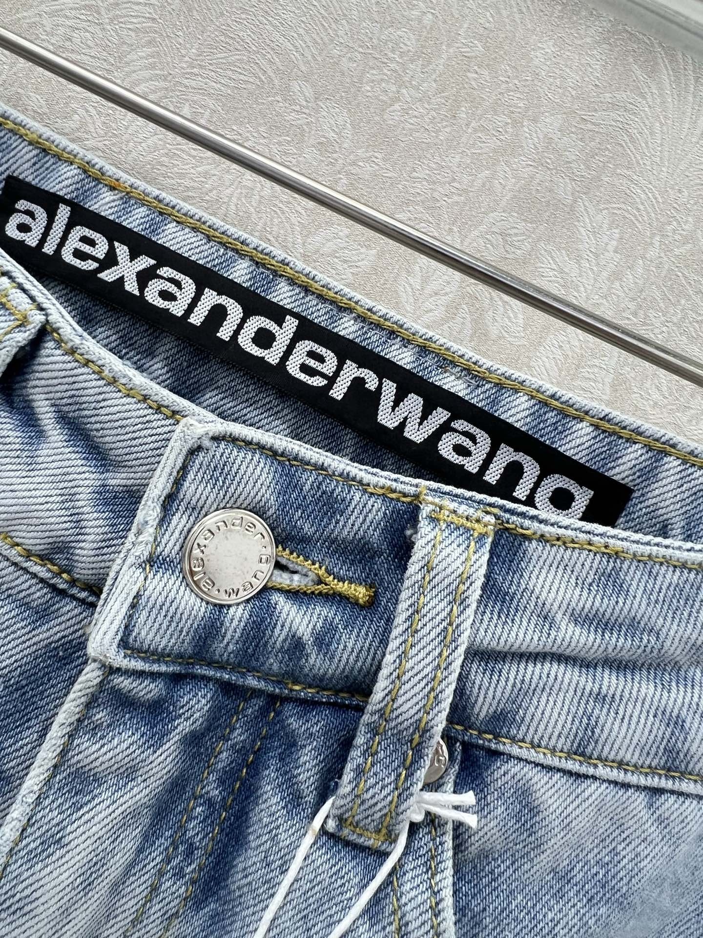 Stylish Female Suit: Wang’s Cotton Jeans Collection with Unique Texture and Design - 图片 2