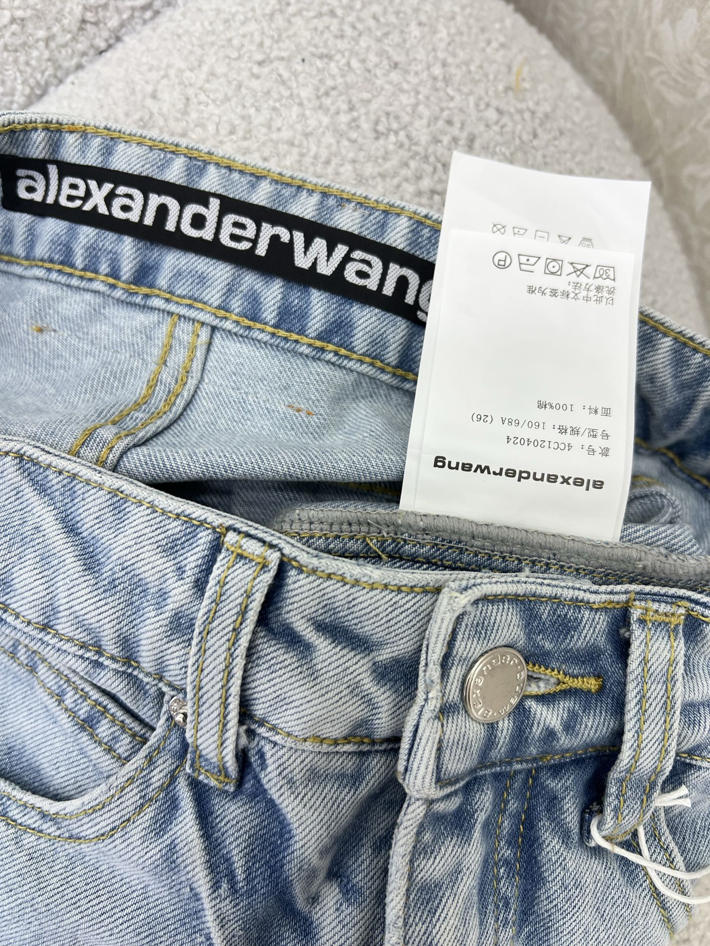 Stylish Female Suit: Wang’s Cotton Jeans Collection with Unique Texture and Design - 图片 7