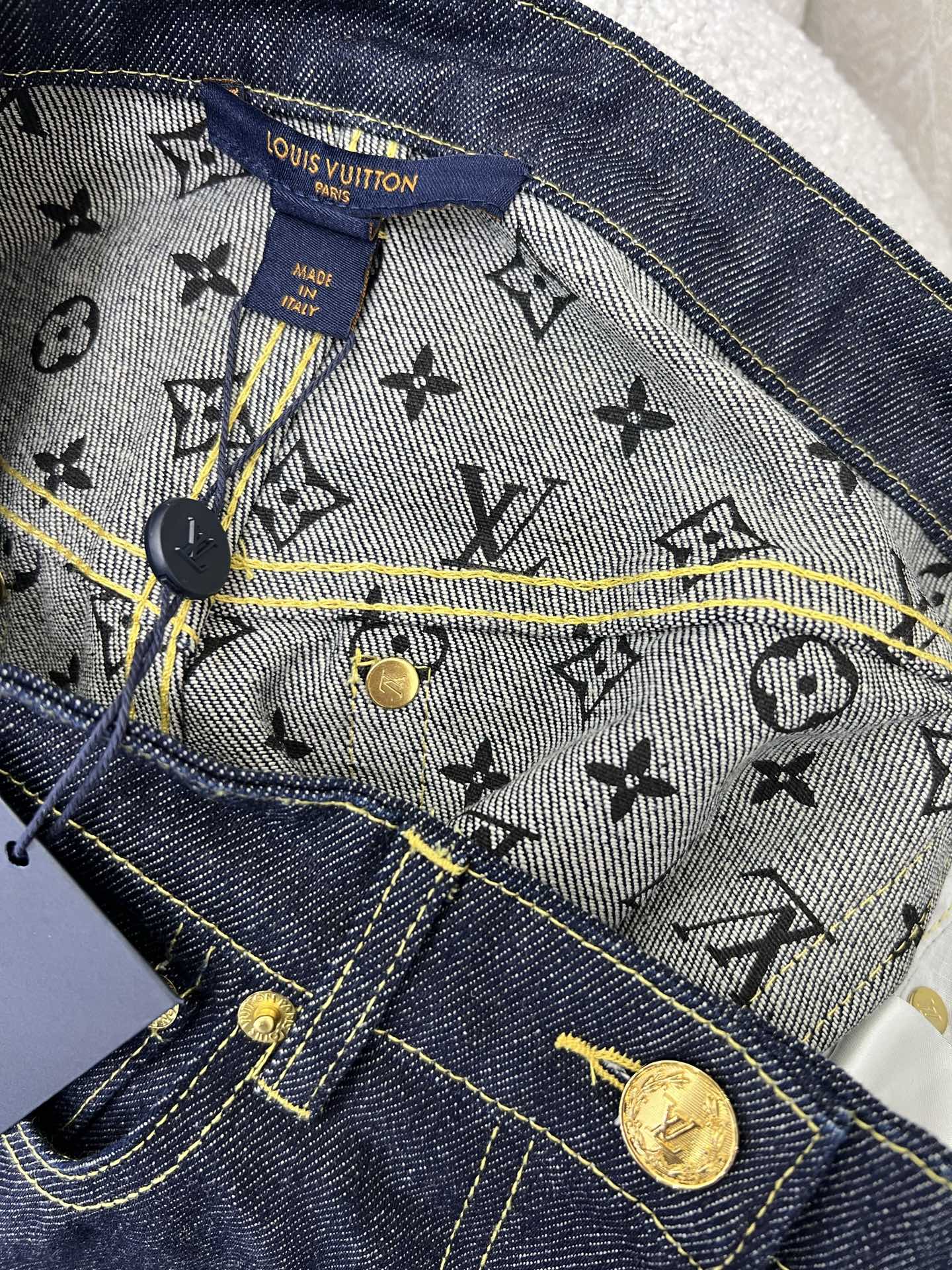 🔥🔥Louis Vuitto*25新款内衬老花提花牛仔短裤 卷边露出提花别具一格 双重酵素洗水经典复古牛
