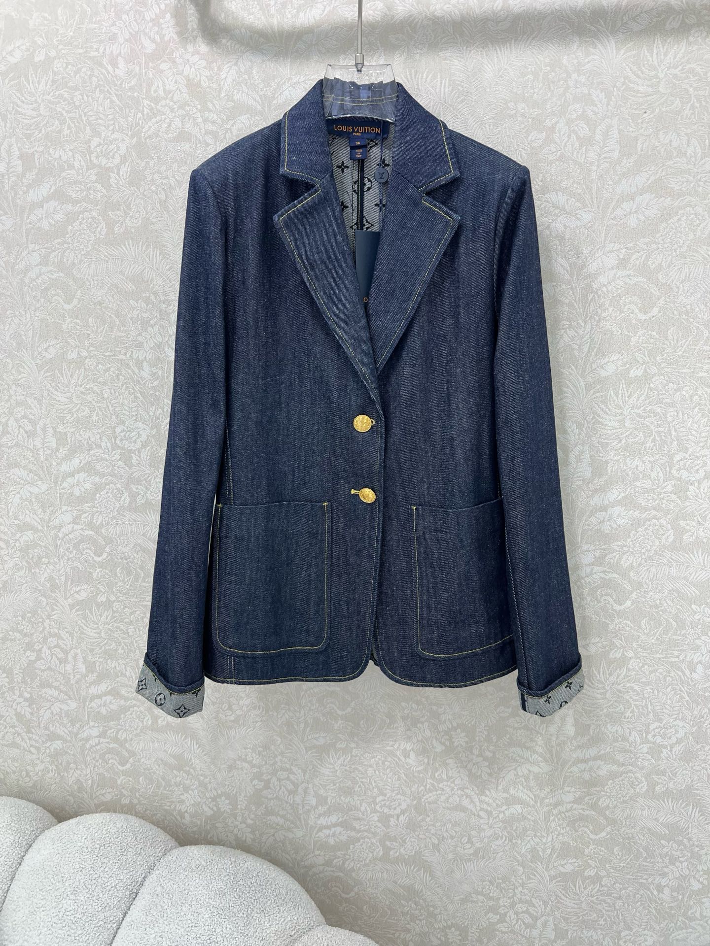 🔥🔥Louis Vuitto*25新款内衬老花提花牛仔西装外套 袖卷边露出提花别具一格 双重酵素洗水经典