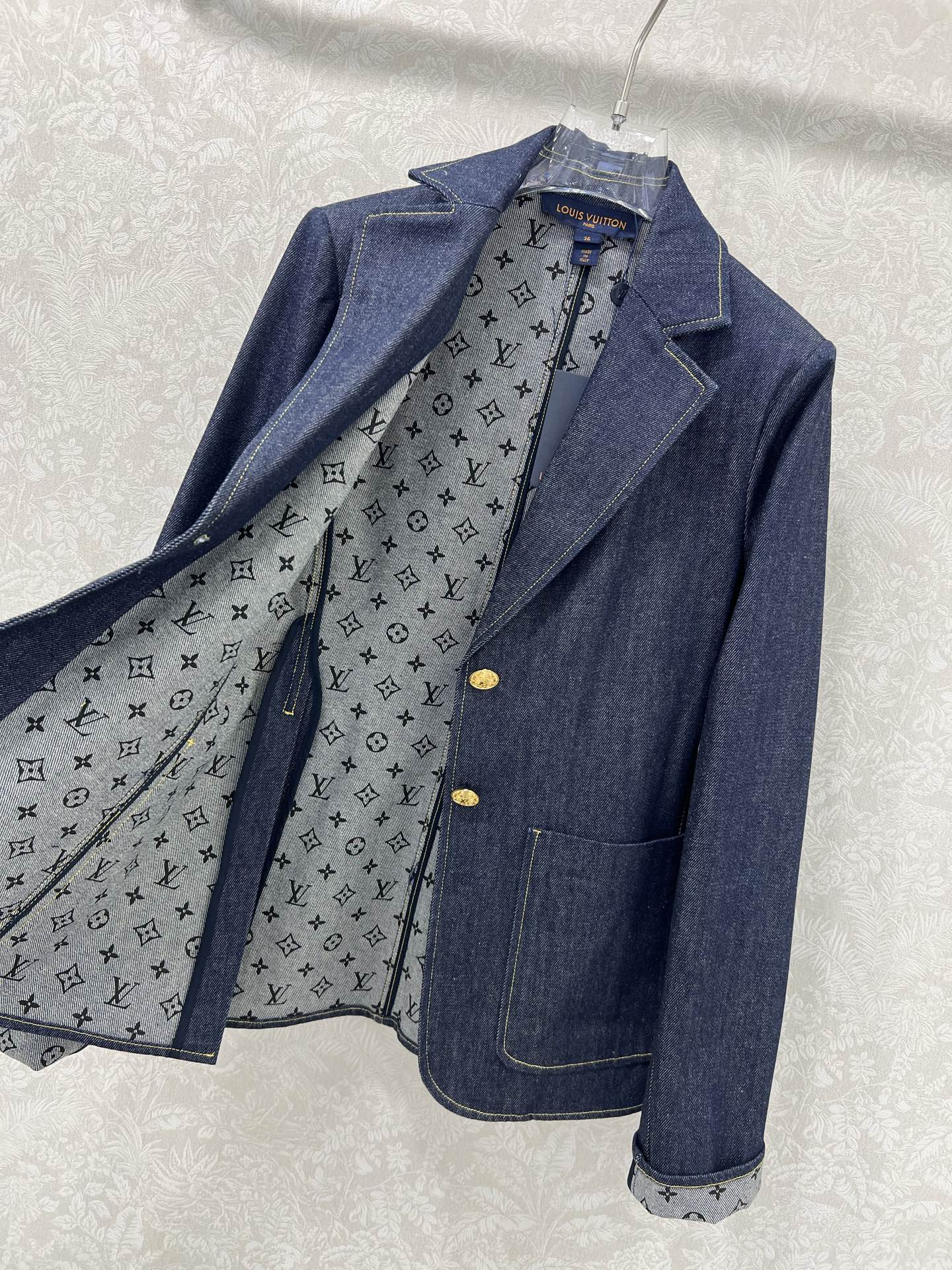 🔥🔥Louis Vuitto*25新款内衬老花提花牛仔西装外套 袖卷边露出提花别具一格 双重酵素洗水经典