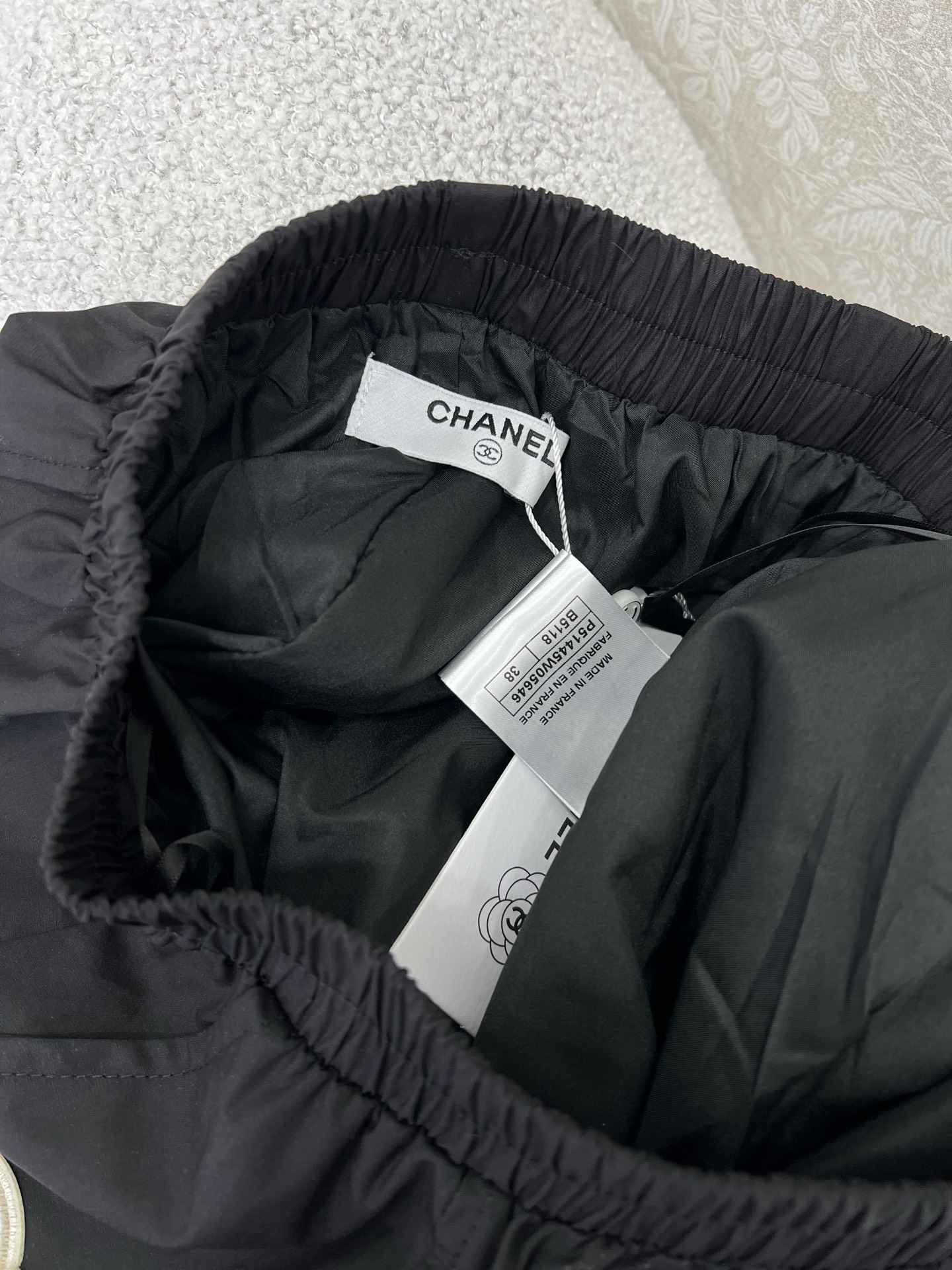 🔥🔥chan*l 25新款中古风双C图案装饰半裙 很好看又时髦 加上双C贴布不会沉闷 反而是减龄有活力的